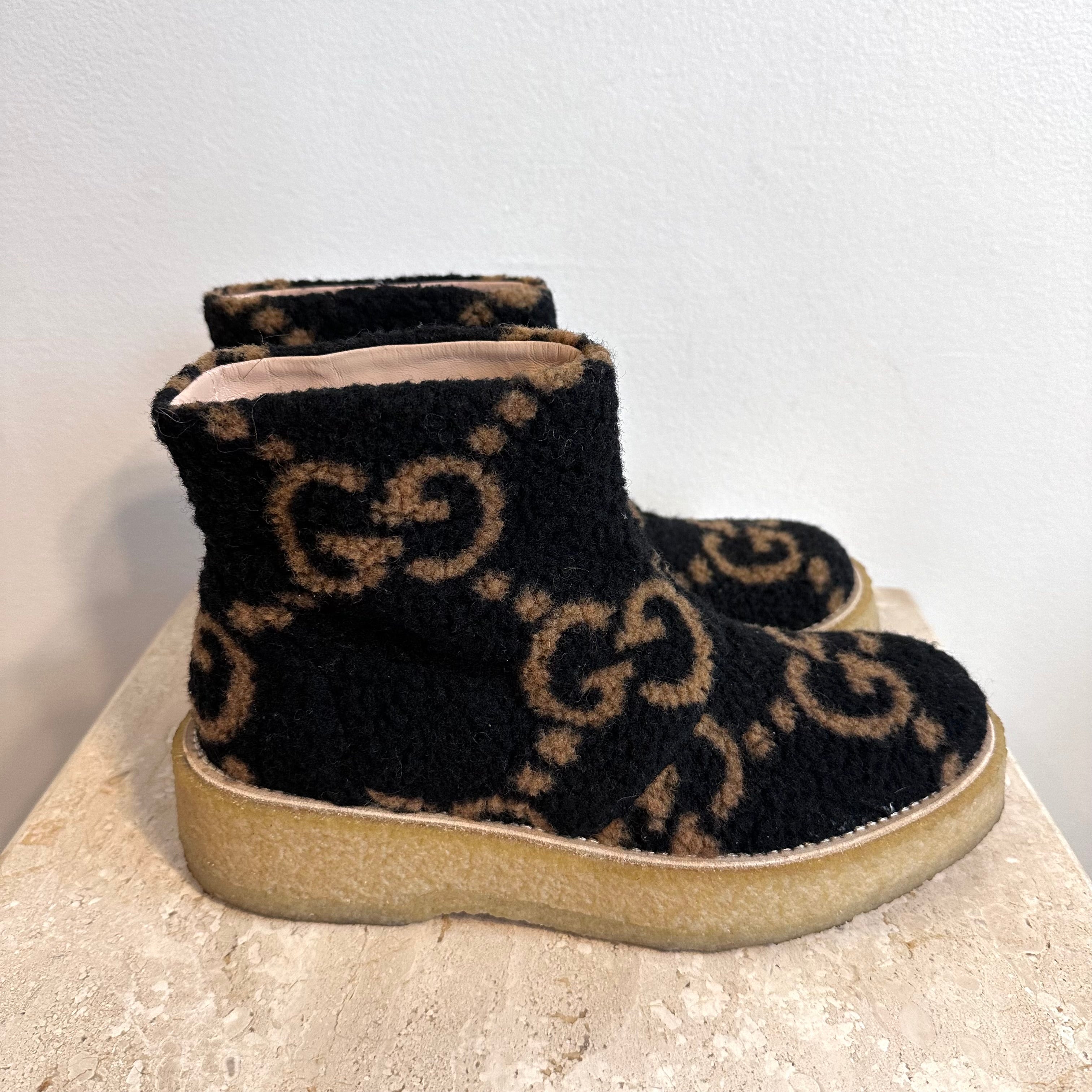 Pre-Owned GUCCI Shearling Boots Size 38.5