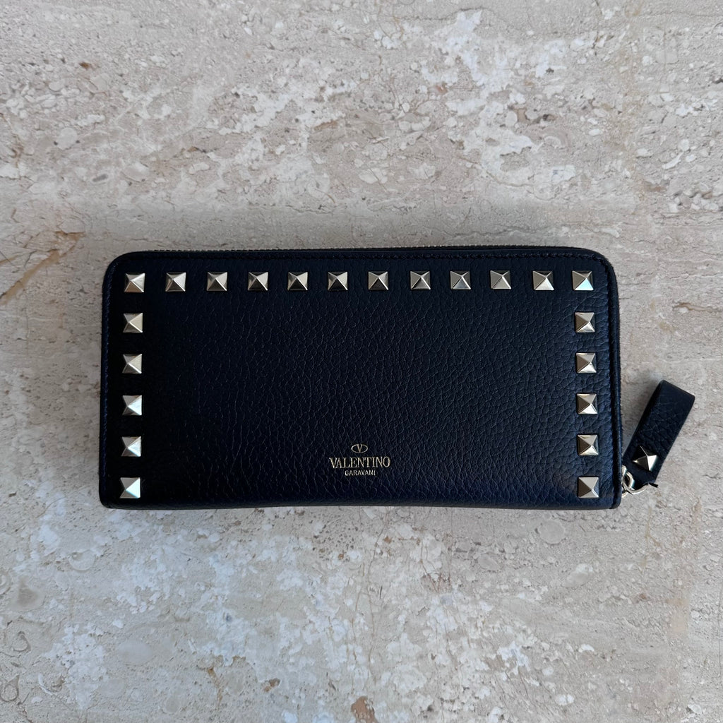 Pre-Owned VALENTINO Black Leather Rockstud Wallet