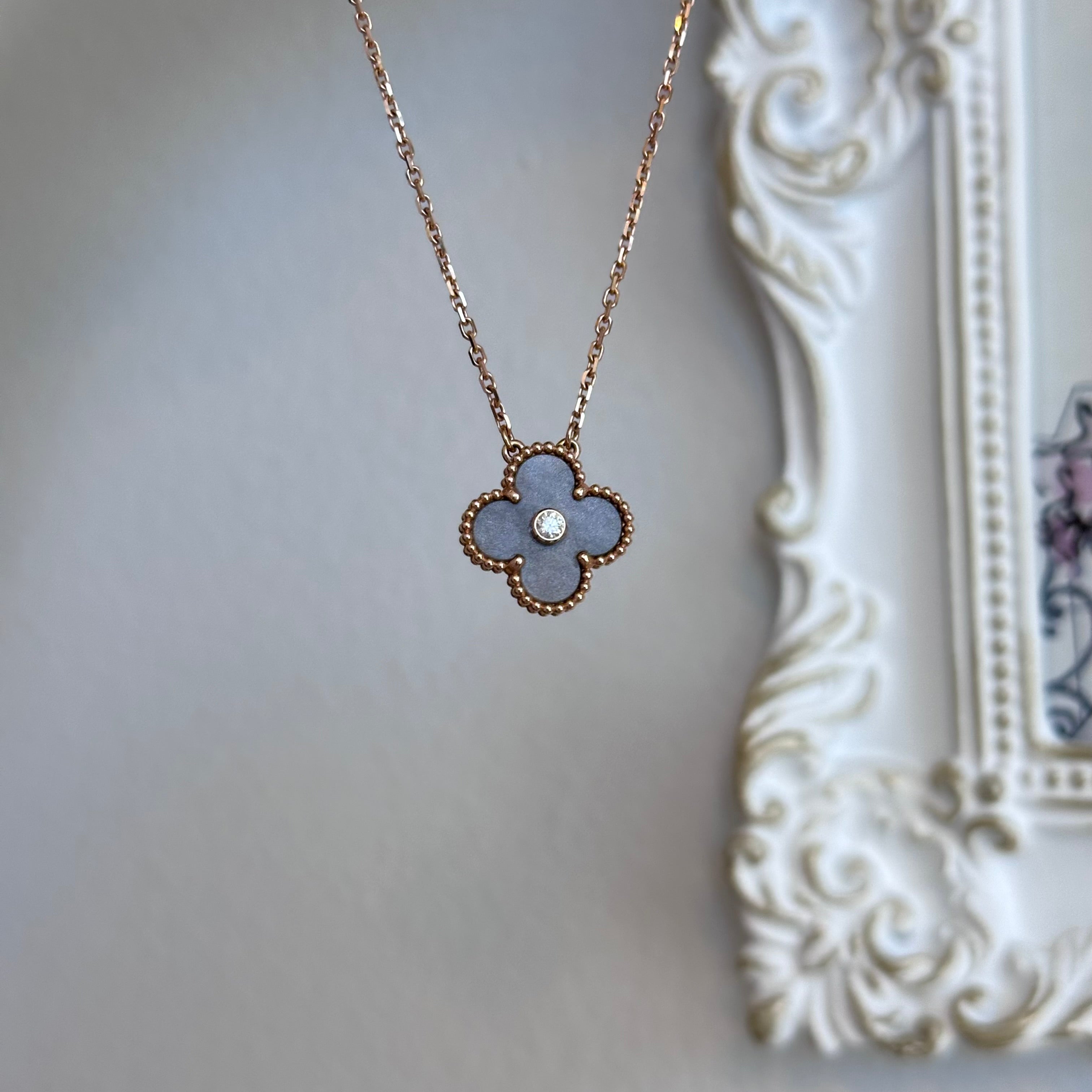 Pre-Owned VAN CLEEF & ARPELS 18k Rose Gold Diamond Mother of Pearl Vintage Alhambra Pendant Necklace