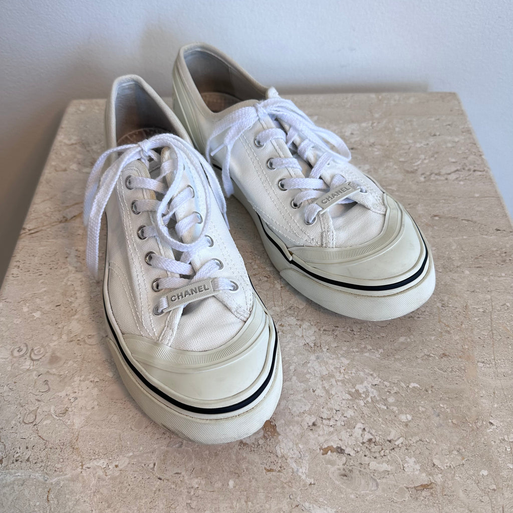 Pre-Owned CHANEL Canvas Sneakers in White Size 38.5