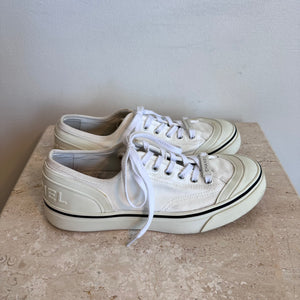 Pre-Owned CHANEL™ Canvas Sneakers in White Size 38.5