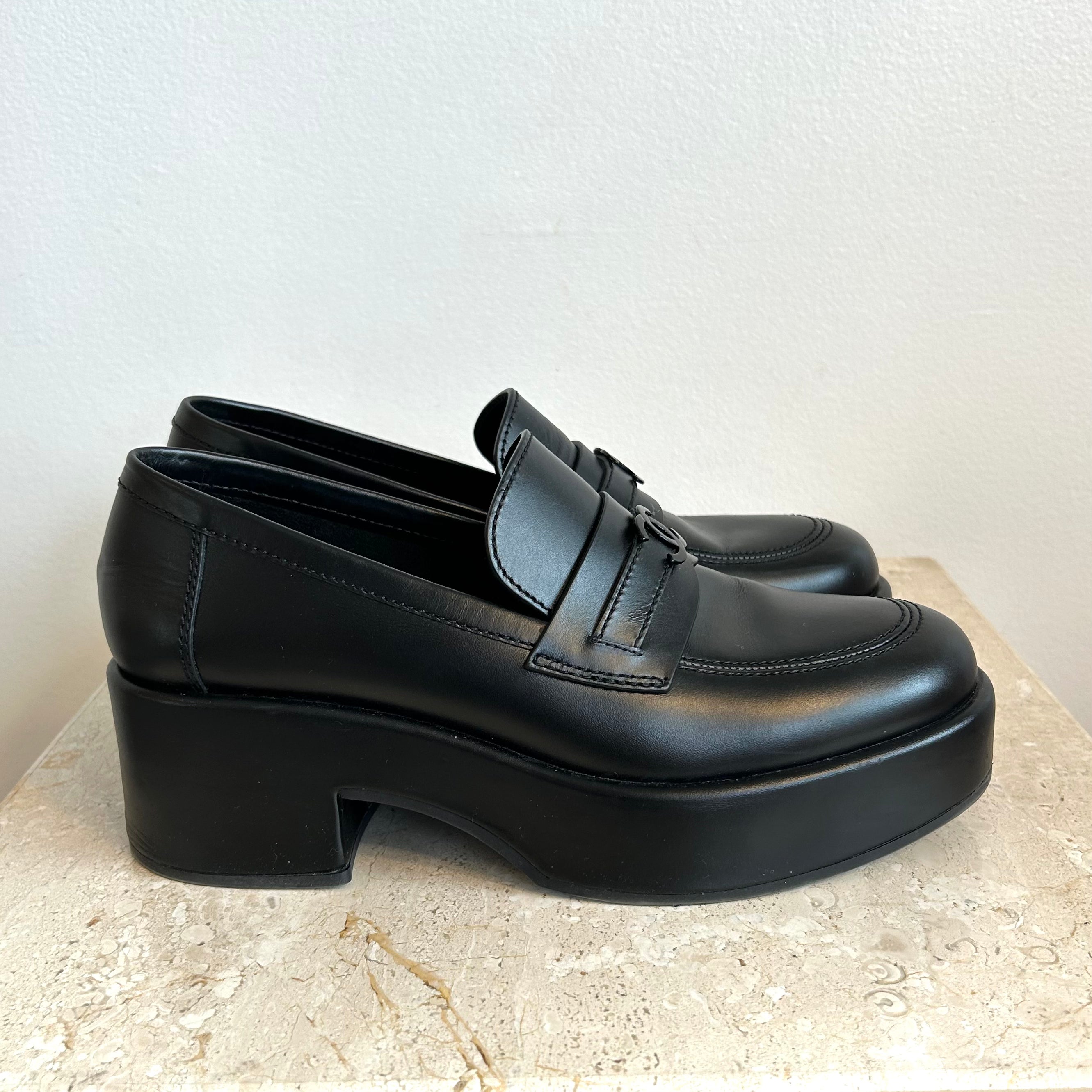 Pre-Owned CHANEL 2022 Black Lambskin Platform Loafer - Size 39
