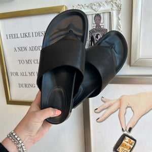 Pre-Owned JIMMY CHOO Black Leather Rowan Thong Slides - 41