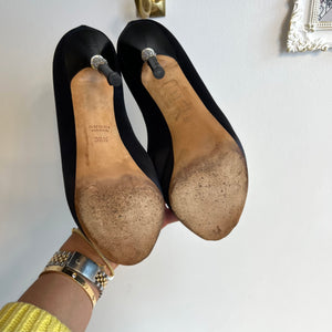 Pre-Owned GUCCI Black Peau du Soi Peep Toe - Size 36.5