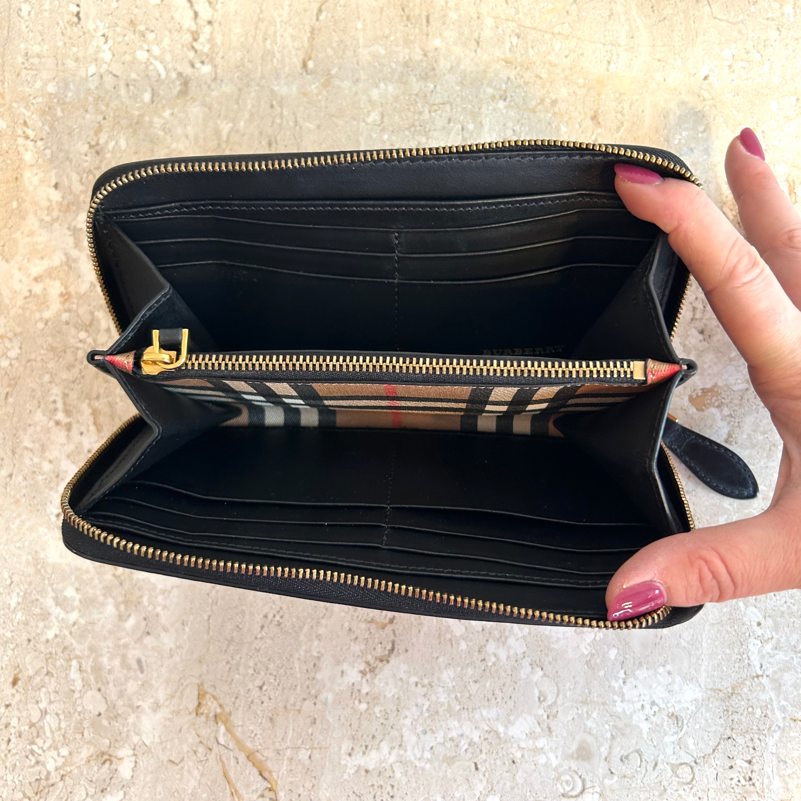 Pre-Owned BURBERRY Elmore Vintage Check Zip Around Wallet
