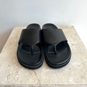 Pre-Owned JIMMY CHOO Black Leather Rowan Thong Slides - 41