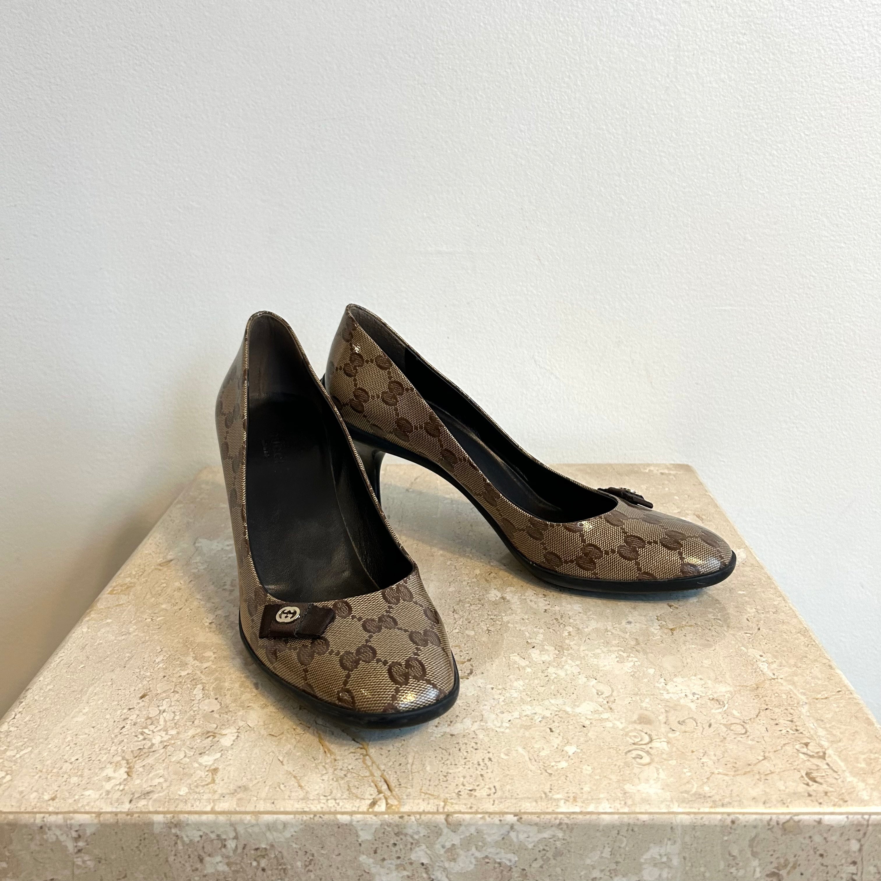 Pre-Owned GUCCI Crystal GG Bow Pumps - Size 39