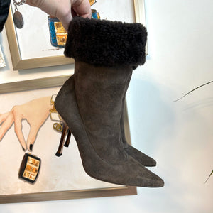 Pre-Owned JIMMY CHOO Coffee Shearling Pull-On Heeled Bootie - Size 36.5