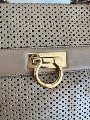Pre-Owned SALVATORE FERRAGAMO Caramel Leather Sofia Bag