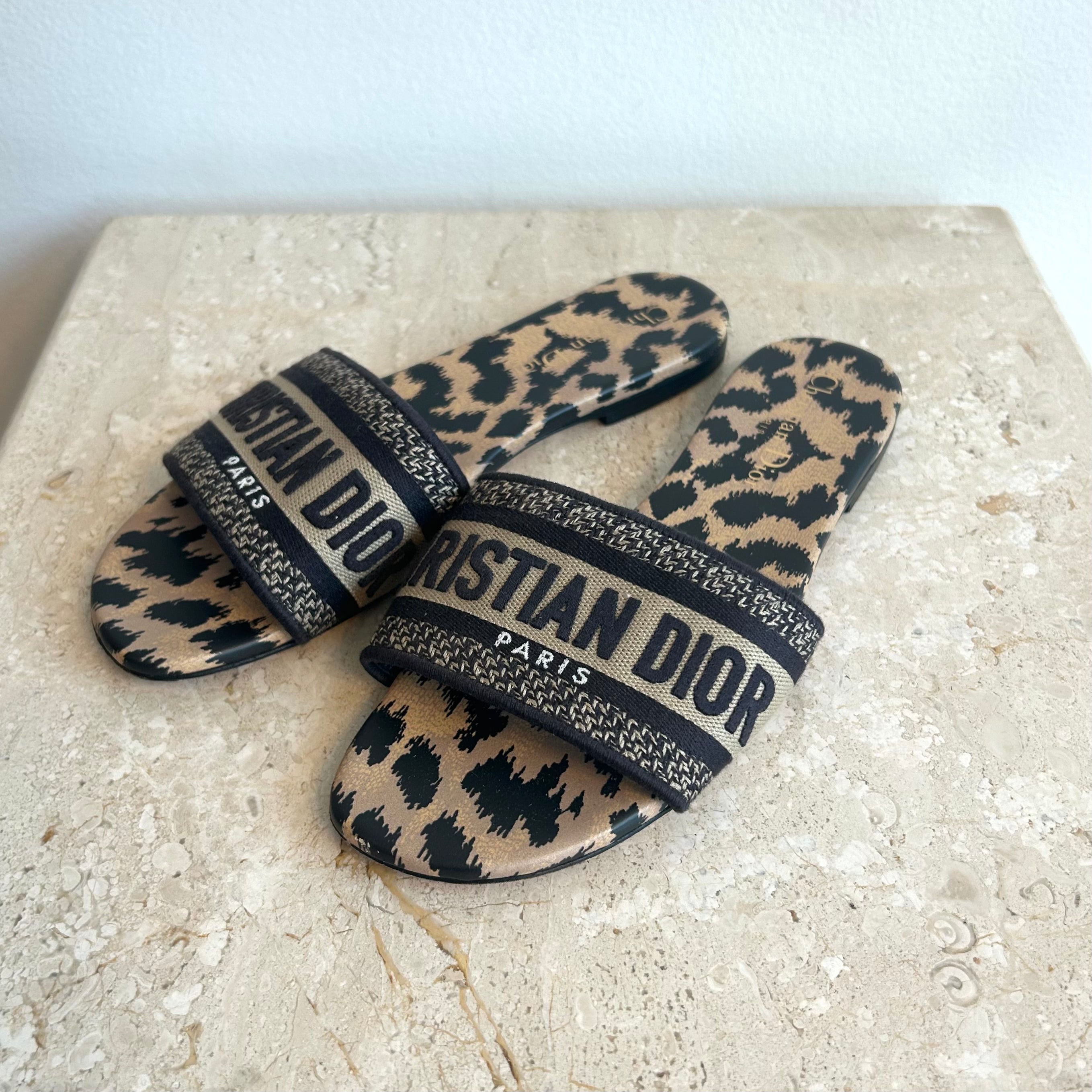 Pre-Owned CHRISTIAN DIOR Embroidered Leopard Print Dway Slides - Size 37