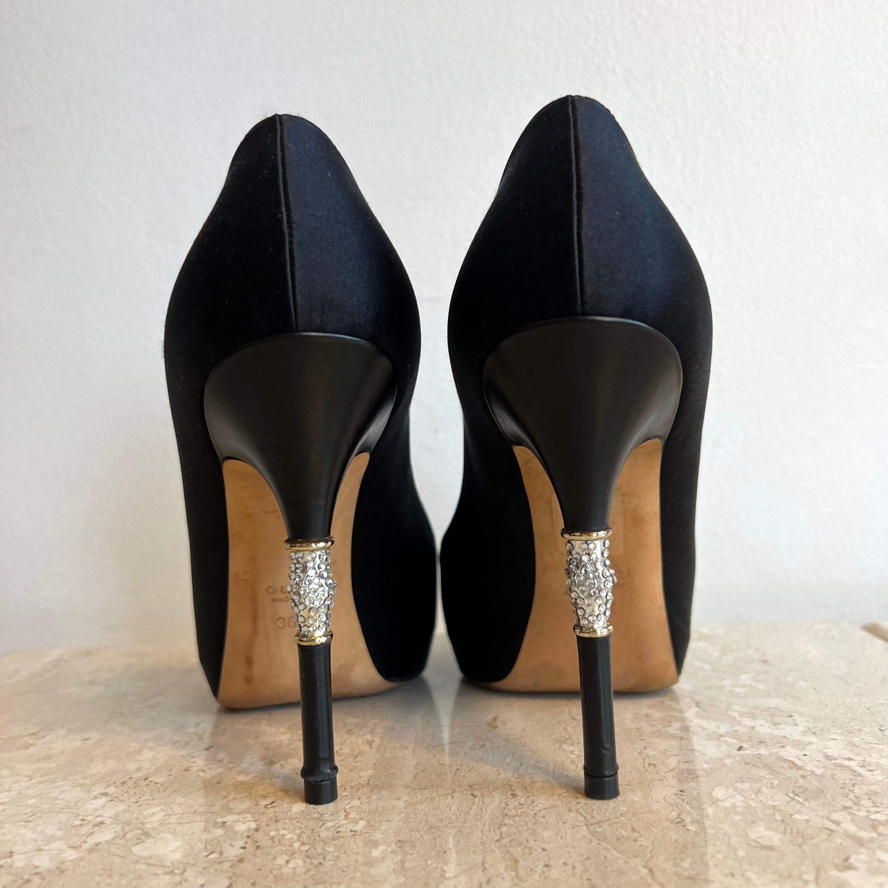 Pre-Owned GUCCI Black Peau du Soi Peep Toe - Size 36.5