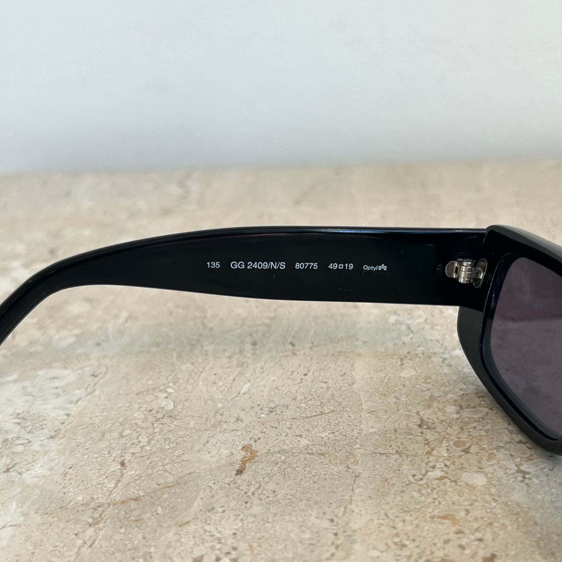 Pre-Owned GUCCI Vintage GG 2409/N/S Black Sunglasses