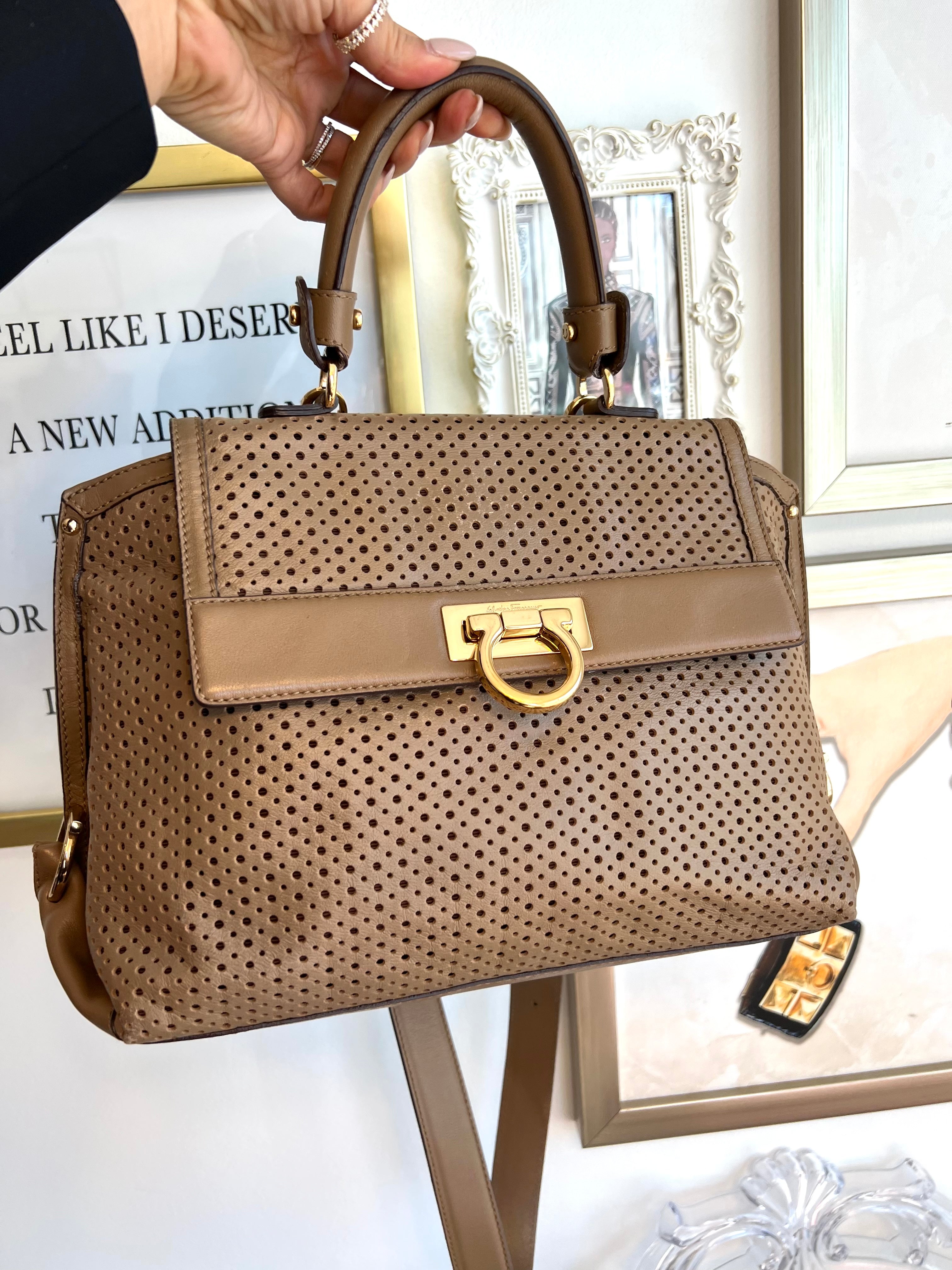 Pre-Owned SALVATORE FERRAGAMO Caramel Leather Sofia Bag