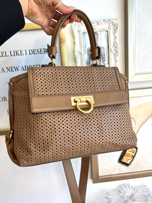 Pre-Owned SALVATORE FERRAGAMO Caramel Leather Sofia Bag