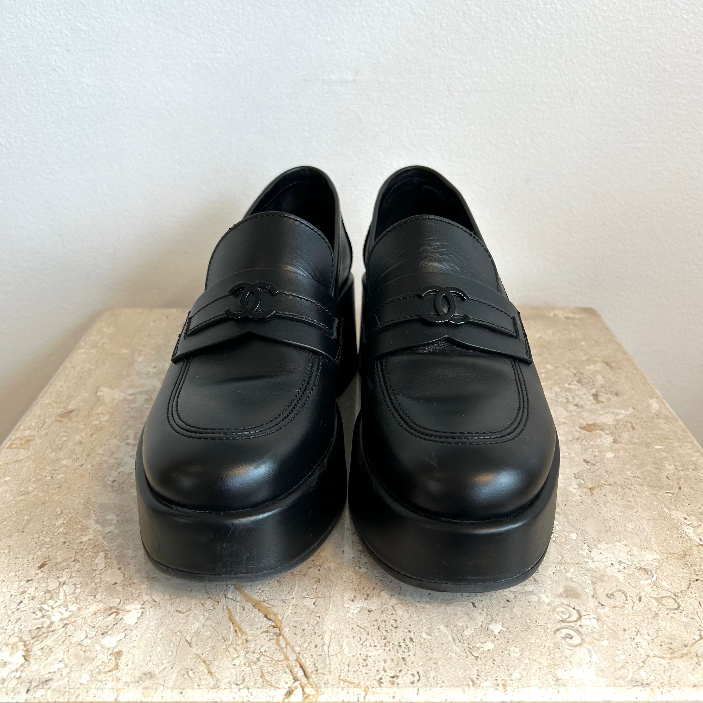 Pre-Owned CHANEL 2022 Black Lambskin Platform Loafer - Size 39
