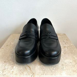 Pre-Owned CHANEL 2022 Black Lambskin Platform Loafer - Size 39