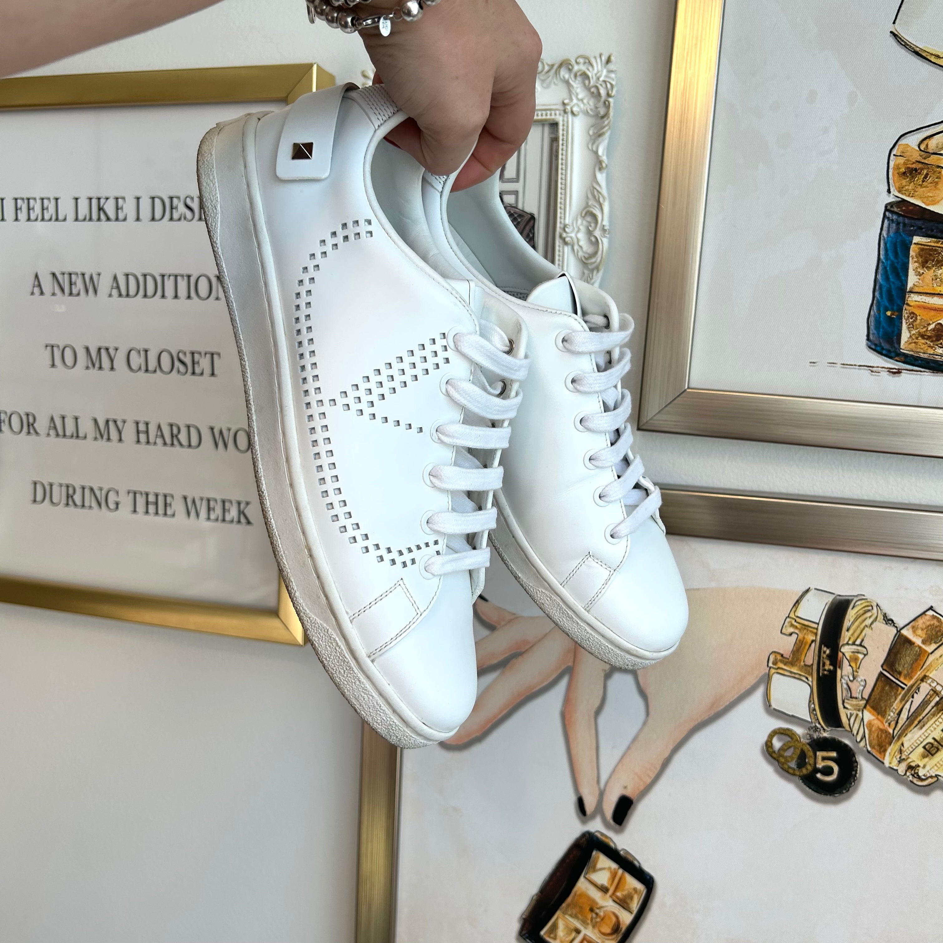 Pre-Owned VALENTINO Garavani V Logo White Sneaker - Size 38.5