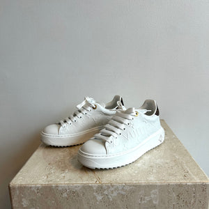 Pre-Owned LOUIS VUITTON White LV Monogram Time Out Debossed Sneaker - Size 35.5