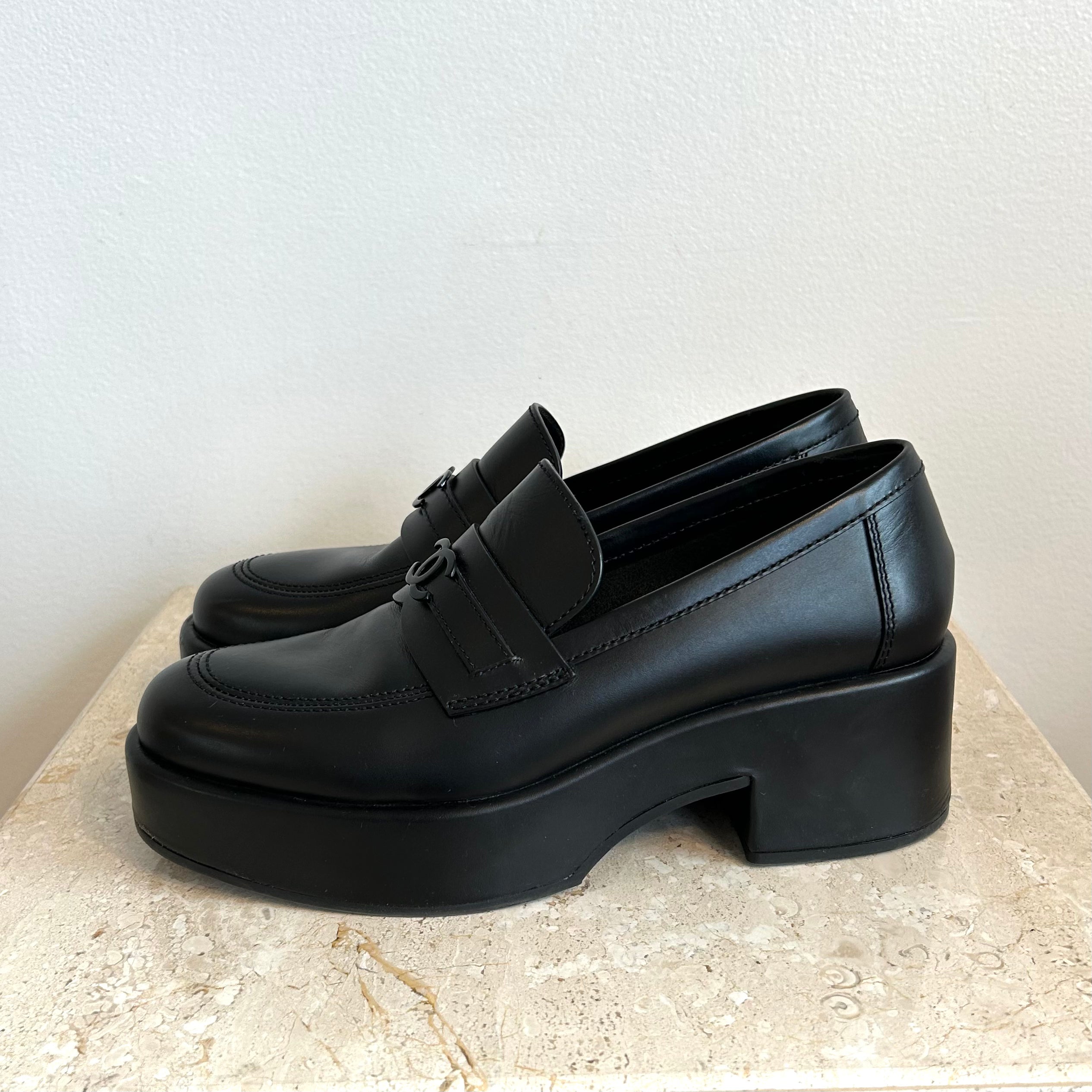 Pre-Owned CHANEL 2022 Black Lambskin Platform Loafer - Size 39