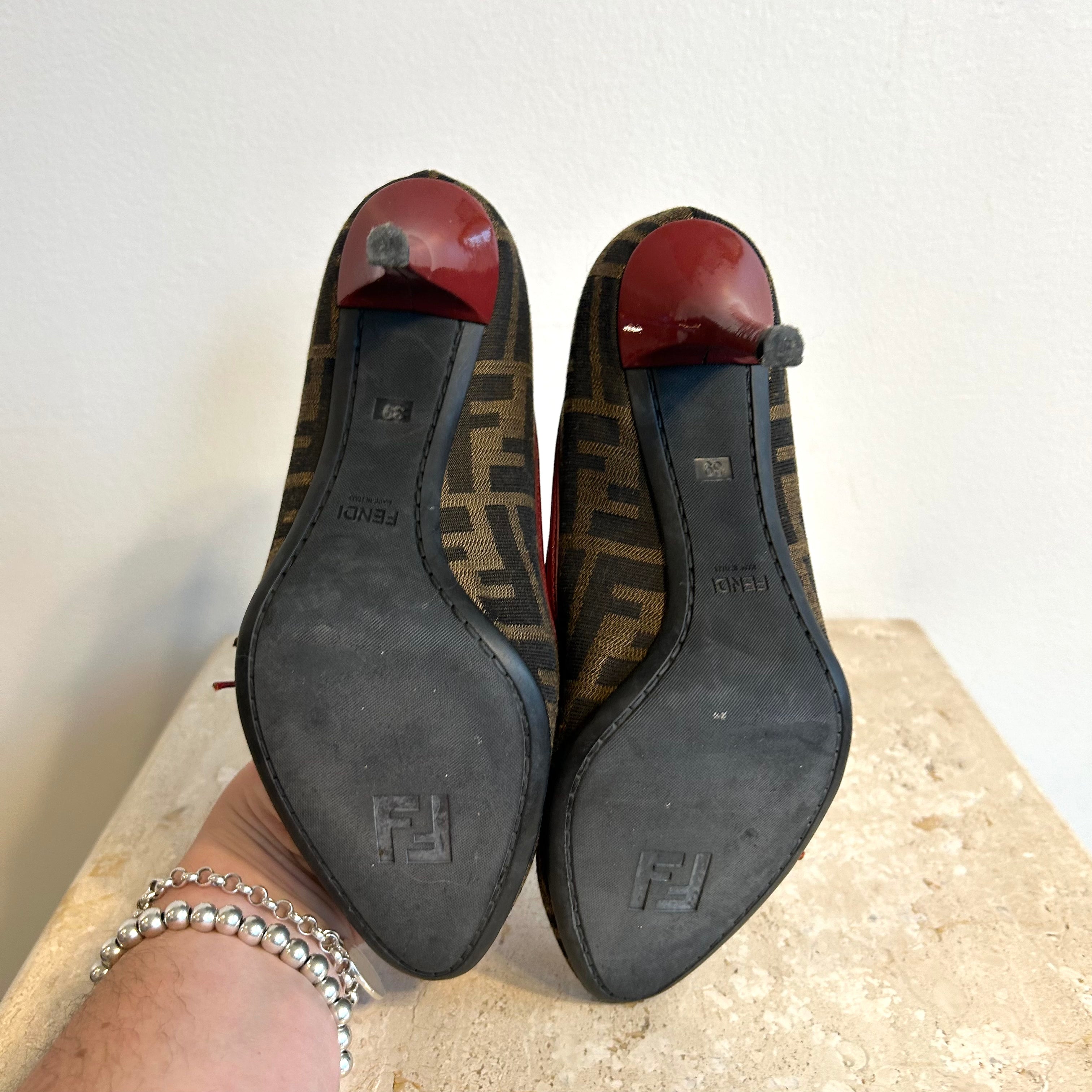 Pre-Owned FENDI Zucca Print Red Bow Pumps - Size 39