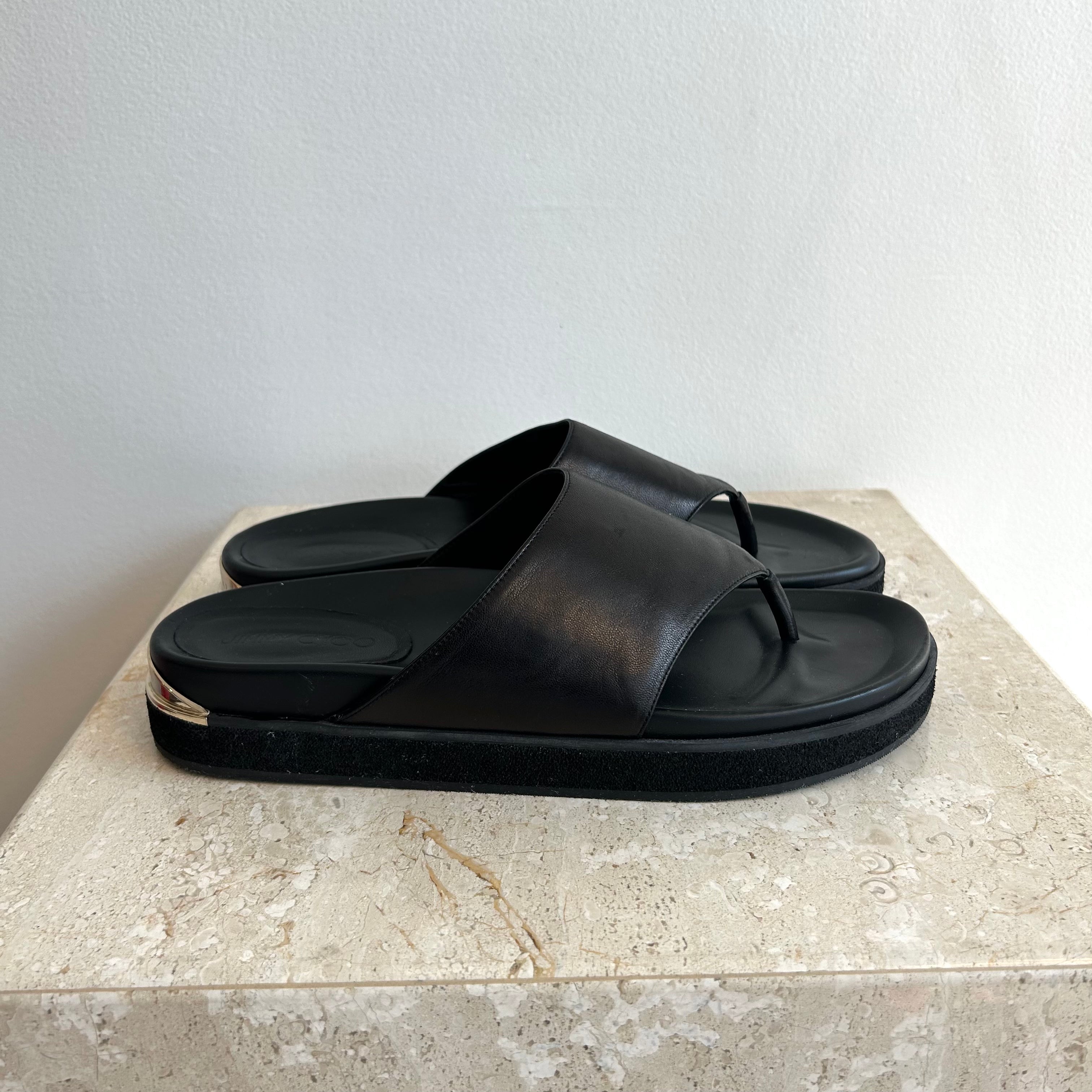Pre-Owned JIMMY CHOO Black Leather Rowan Thong Slides - 41