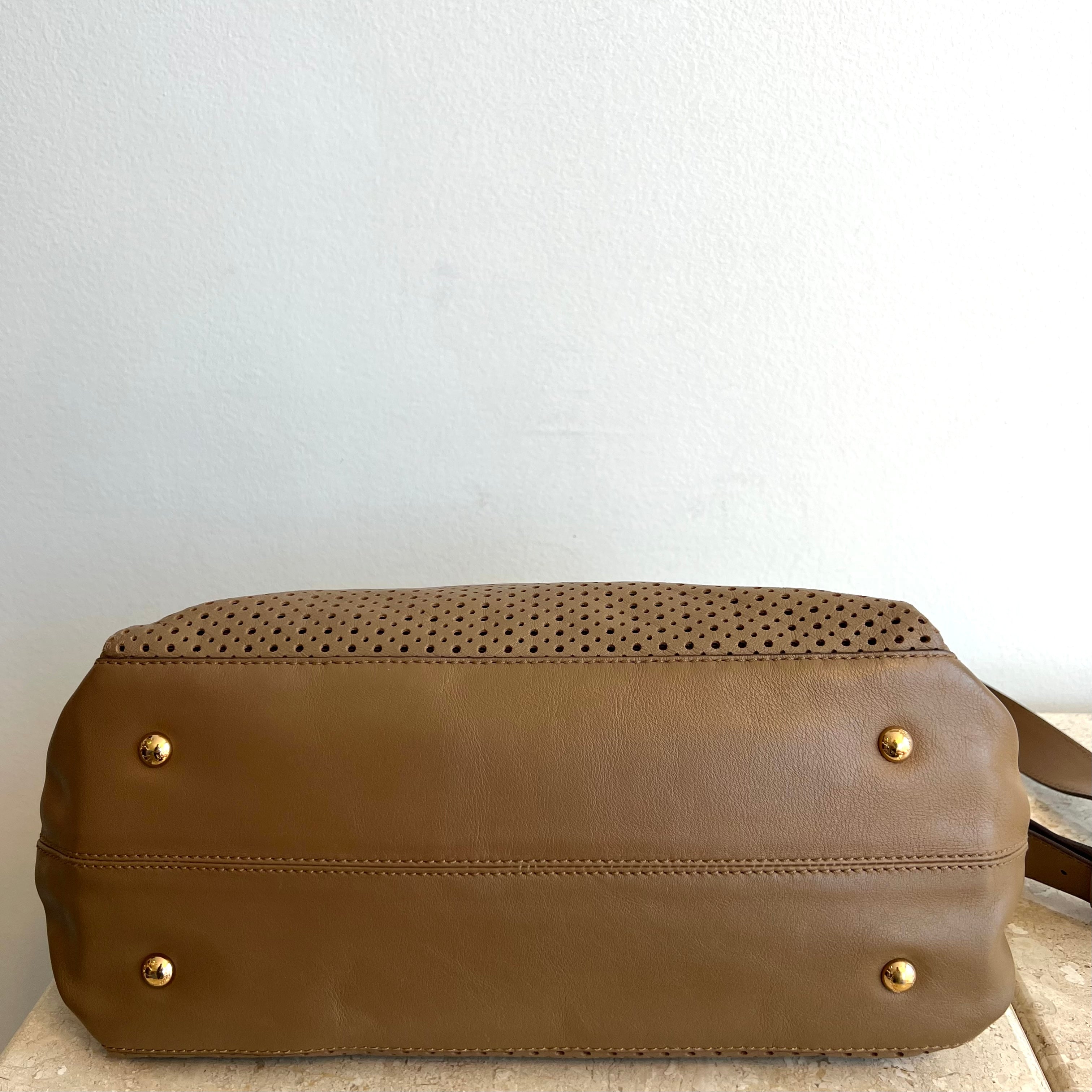 Pre-Owned SALVATORE FERRAGAMO Caramel Leather Sofia Bag