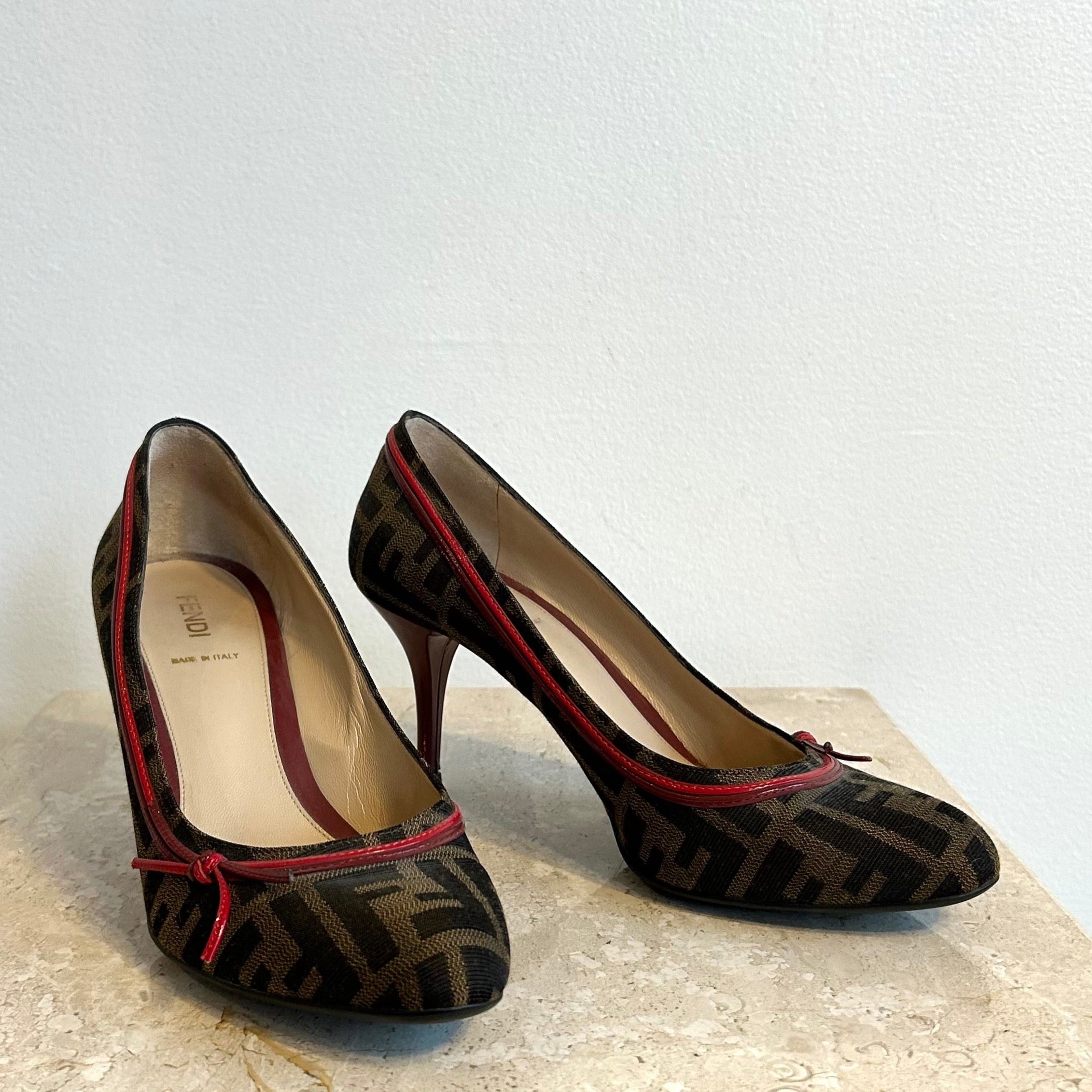 Pre-Owned FENDI Zucca Print Red Bow Pumps - Size 39