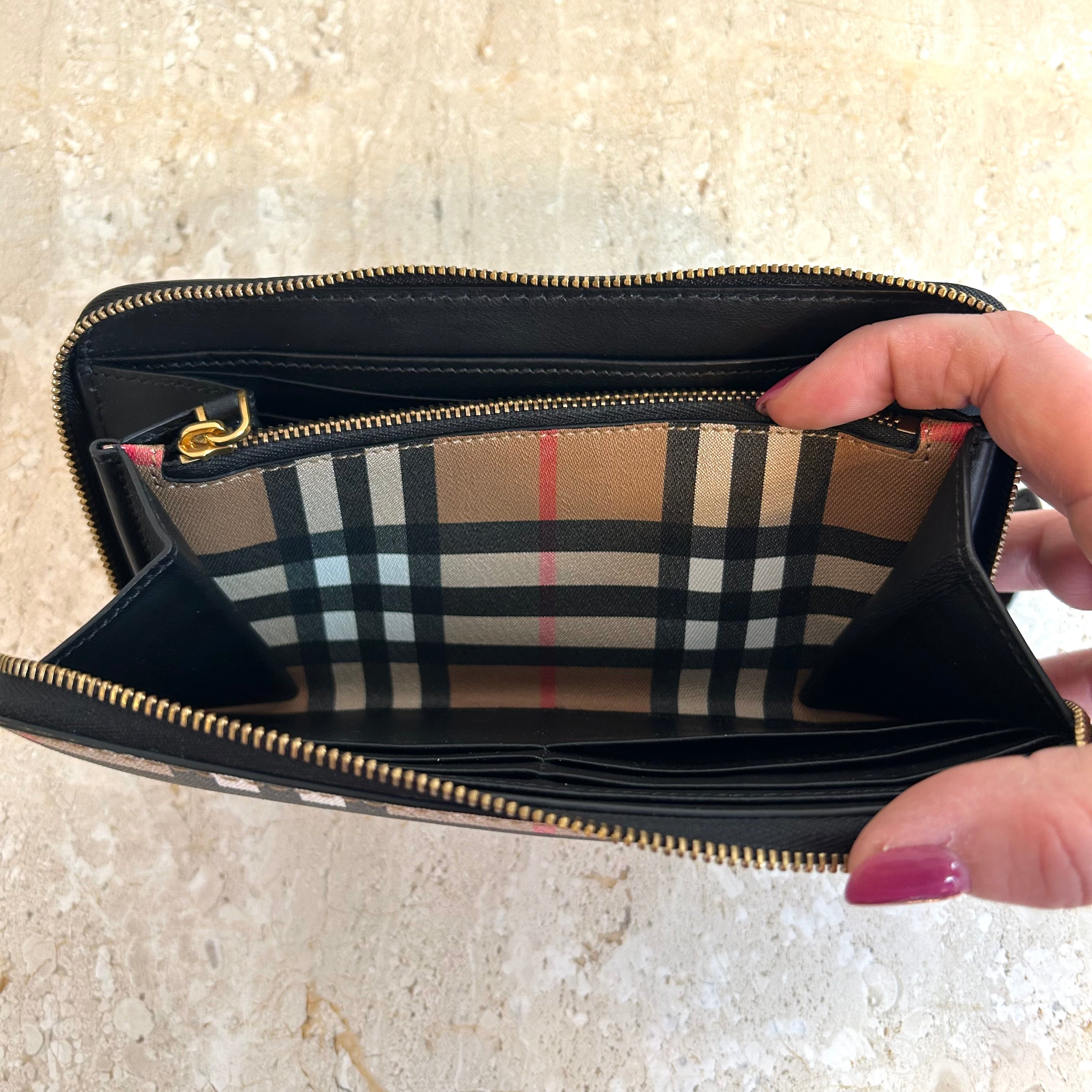 Pre-Owned BURBERRY Elmore Vintage Check Zip Around Wallet