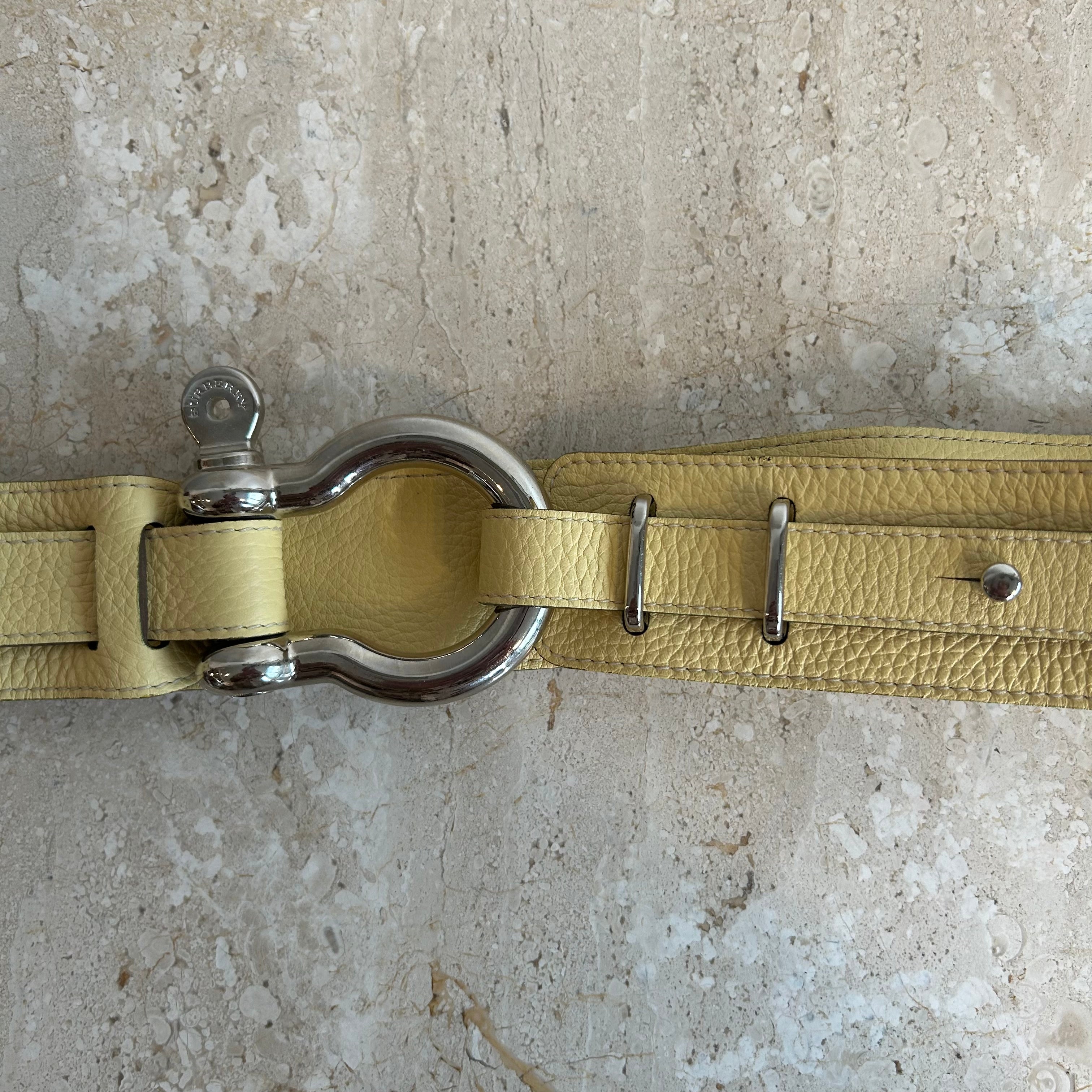 Pre-Owned BURBERRY Yellow Belt - 36/90