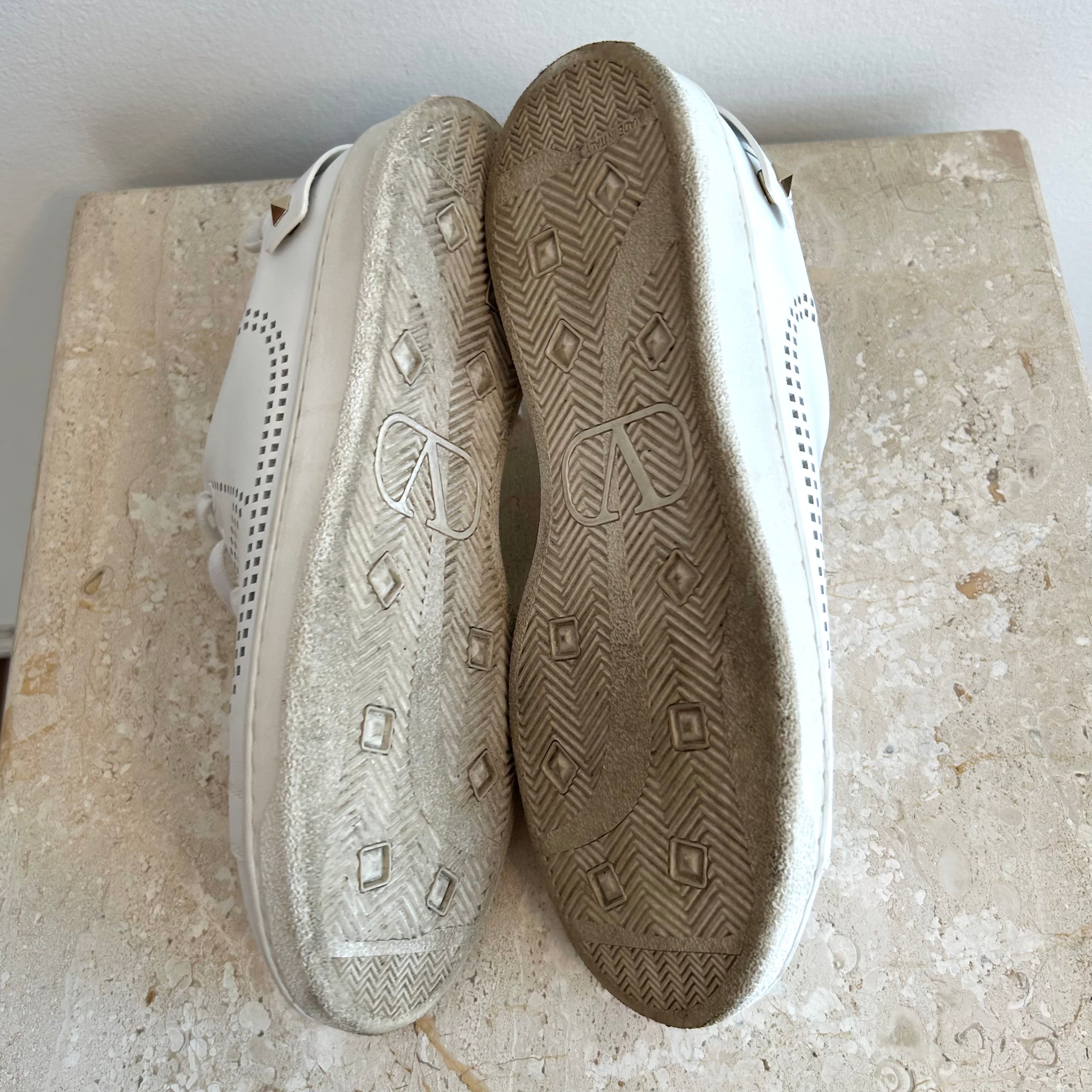 Pre-Owned VALENTINO Garavani V Logo White Sneaker - Size 38.5