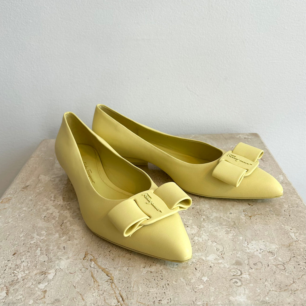 Pre-Owned SALVATORE FERRAGAMO Yellow Bow Flats - Size 8.5