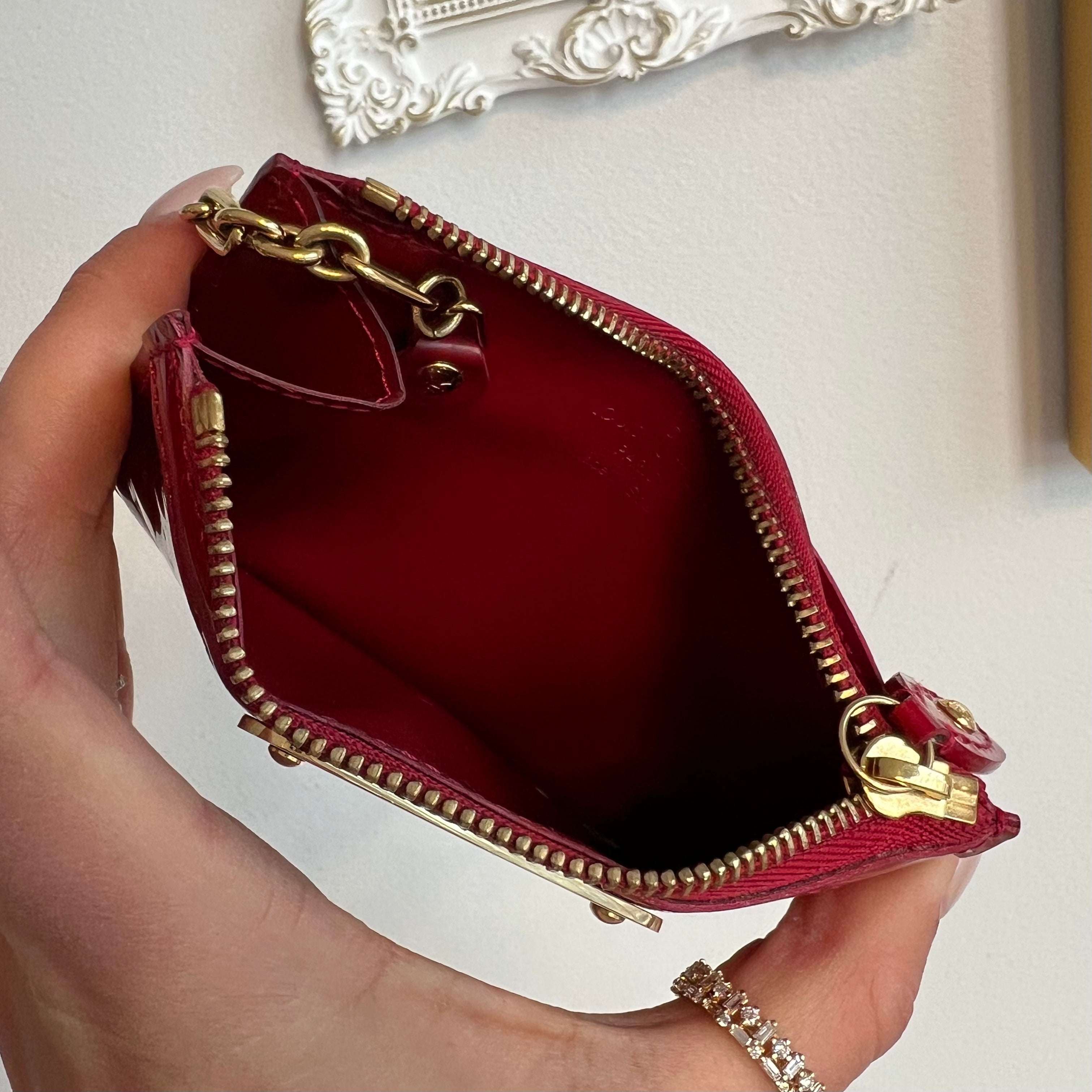 Pre-Owned LOUIS VUITTON Vernis Amarante Key Pouch/Cles