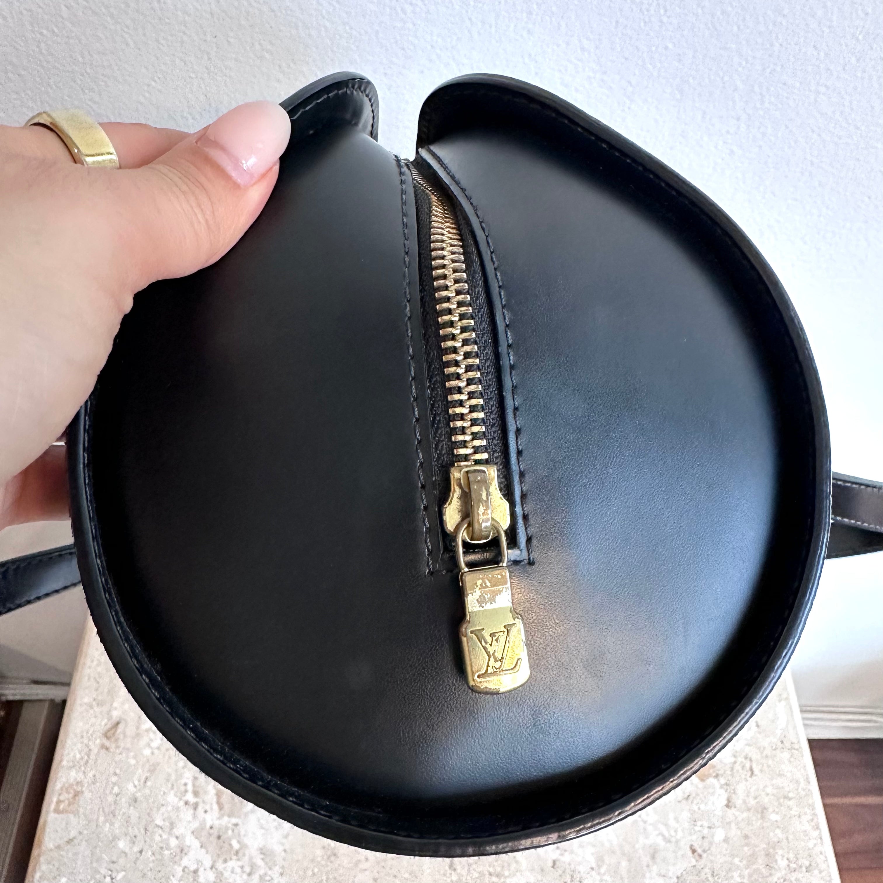 Pre-Owned LOUIS VUITTON Black Epi Papillon Soufflot