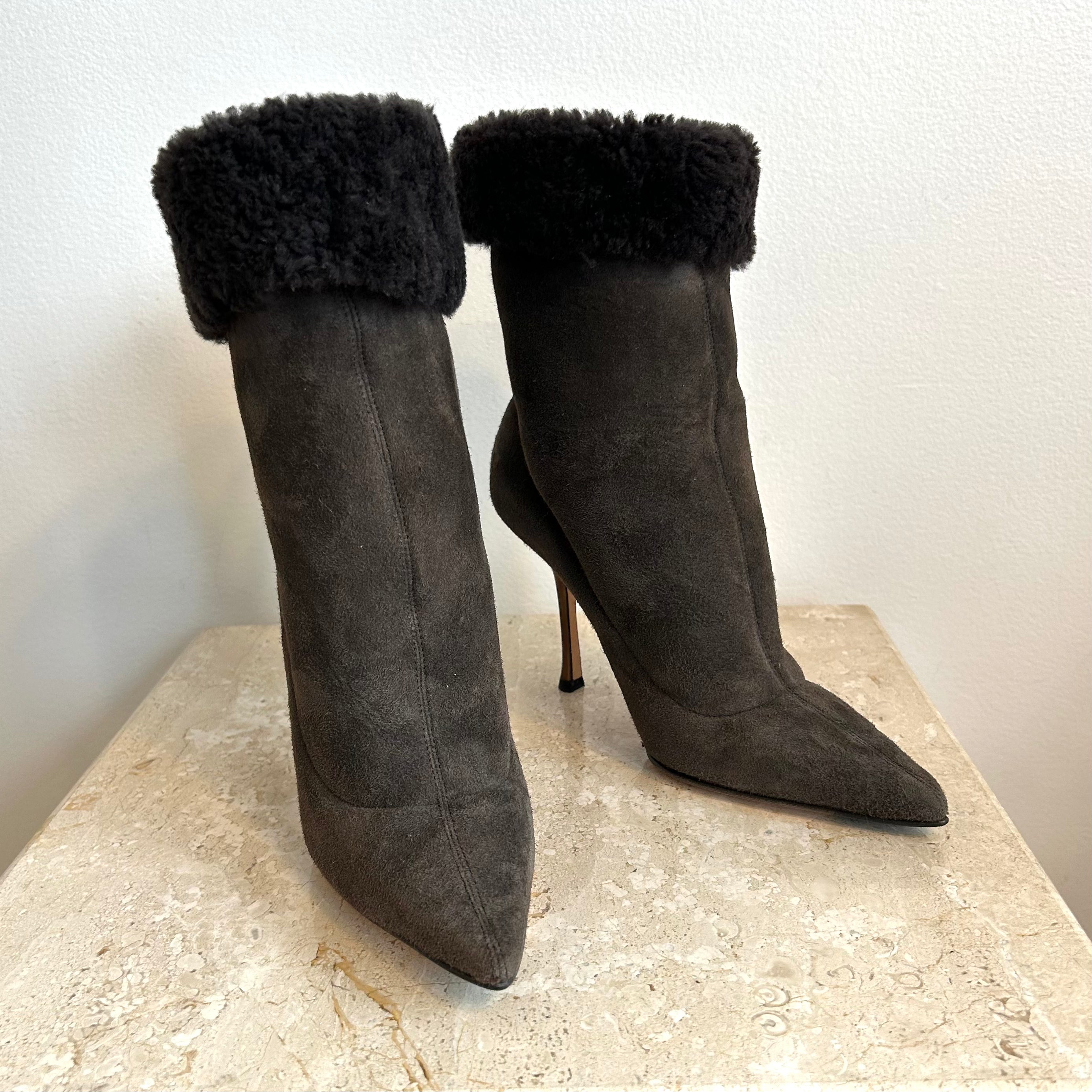Pre-Owned JIMMY CHOO Coffee Shearling Pull-On Heeled Bootie - Size 36.5