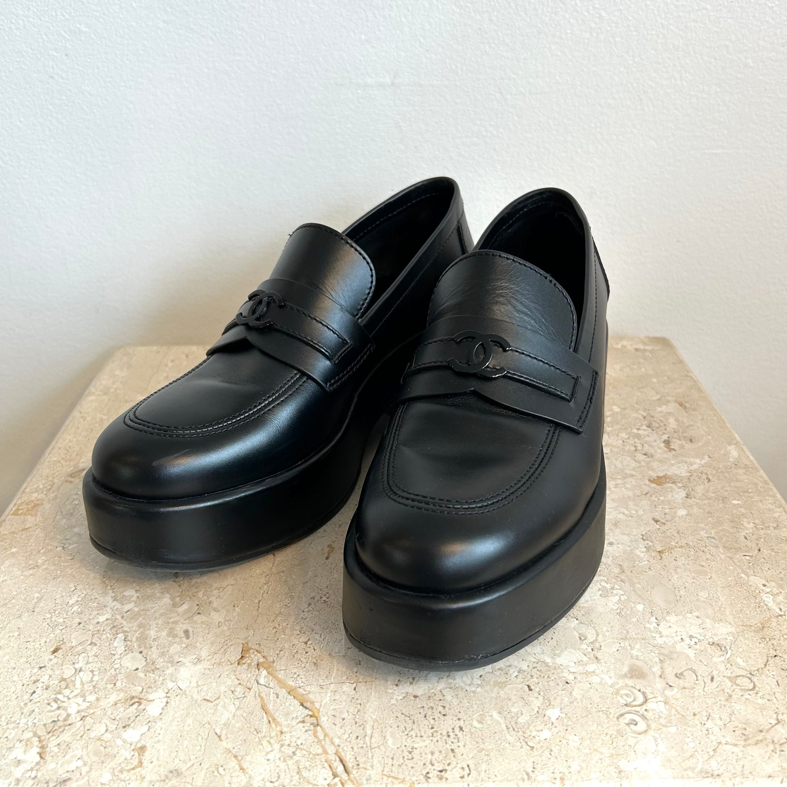 Pre-Owned CHANEL 2022 Black Lambskin Platform Loafer - Size 39