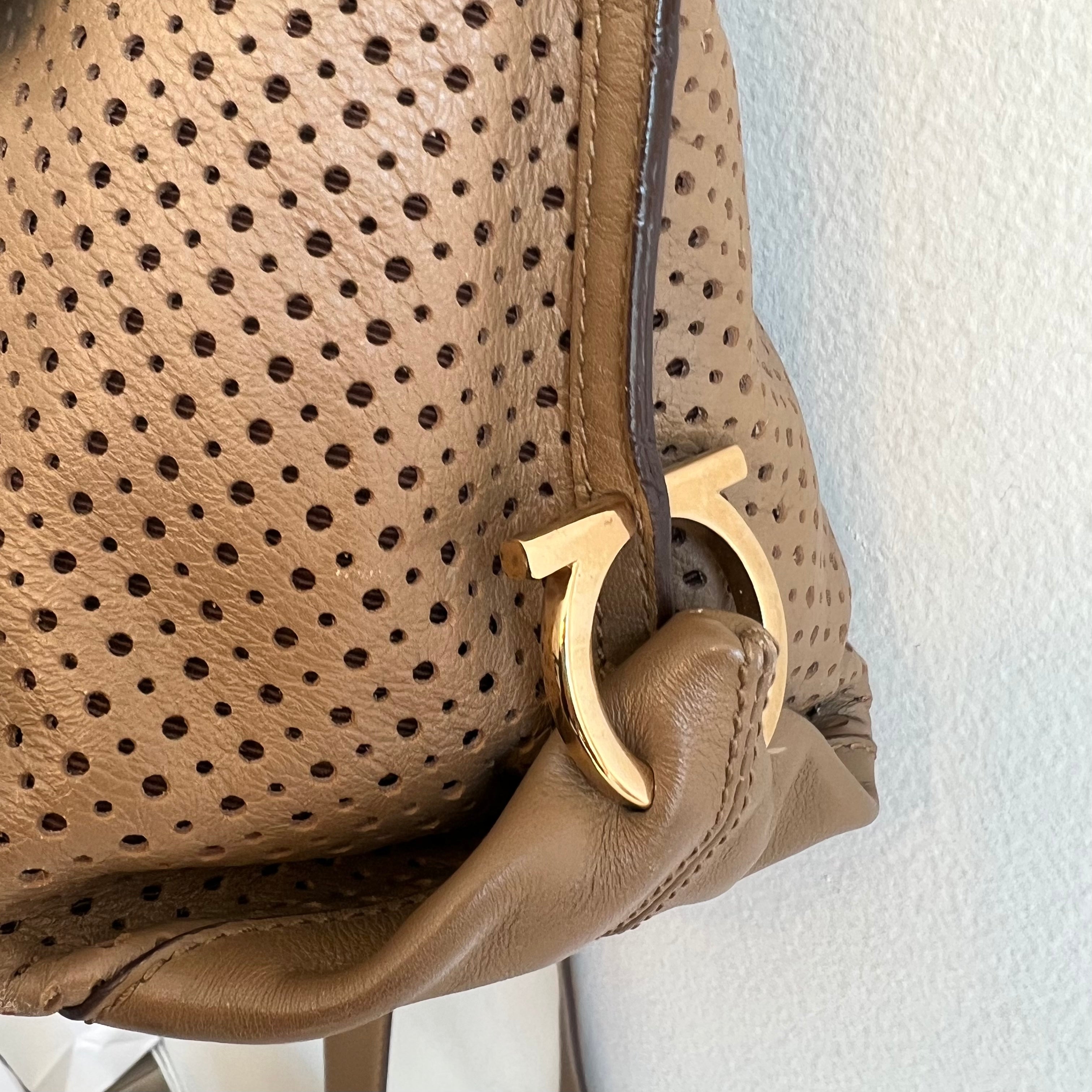 Pre-Owned SALVATORE FERRAGAMO Caramel Leather Sofia Bag