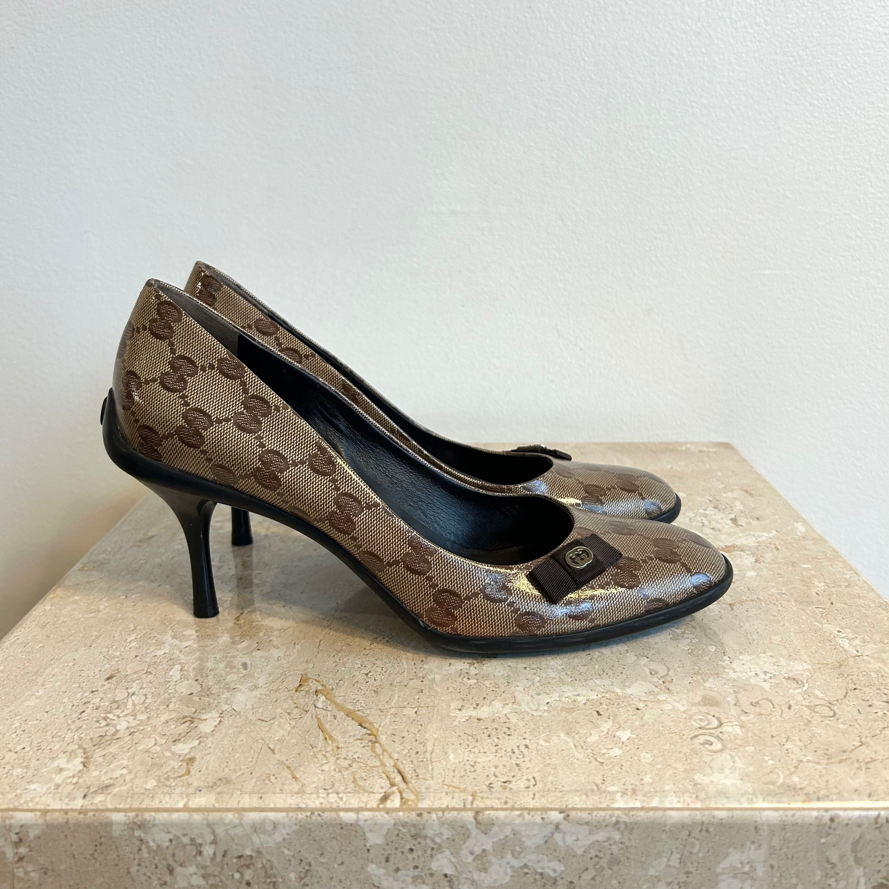 Pre-Owned GUCCI Crystal GG Bow Pumps - Size 39