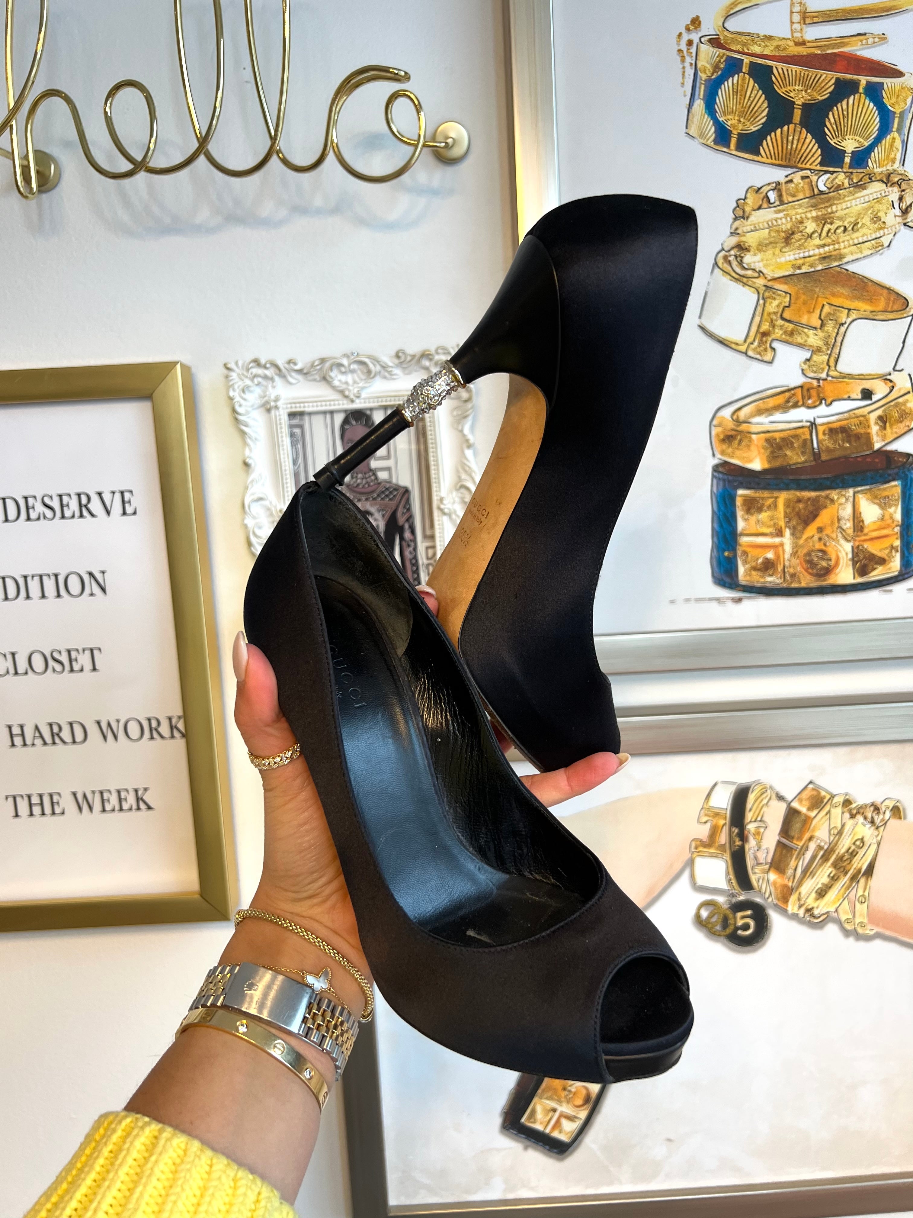 Pre-Owned GUCCI Black Peau du Soi Peep Toe - Size 36.5