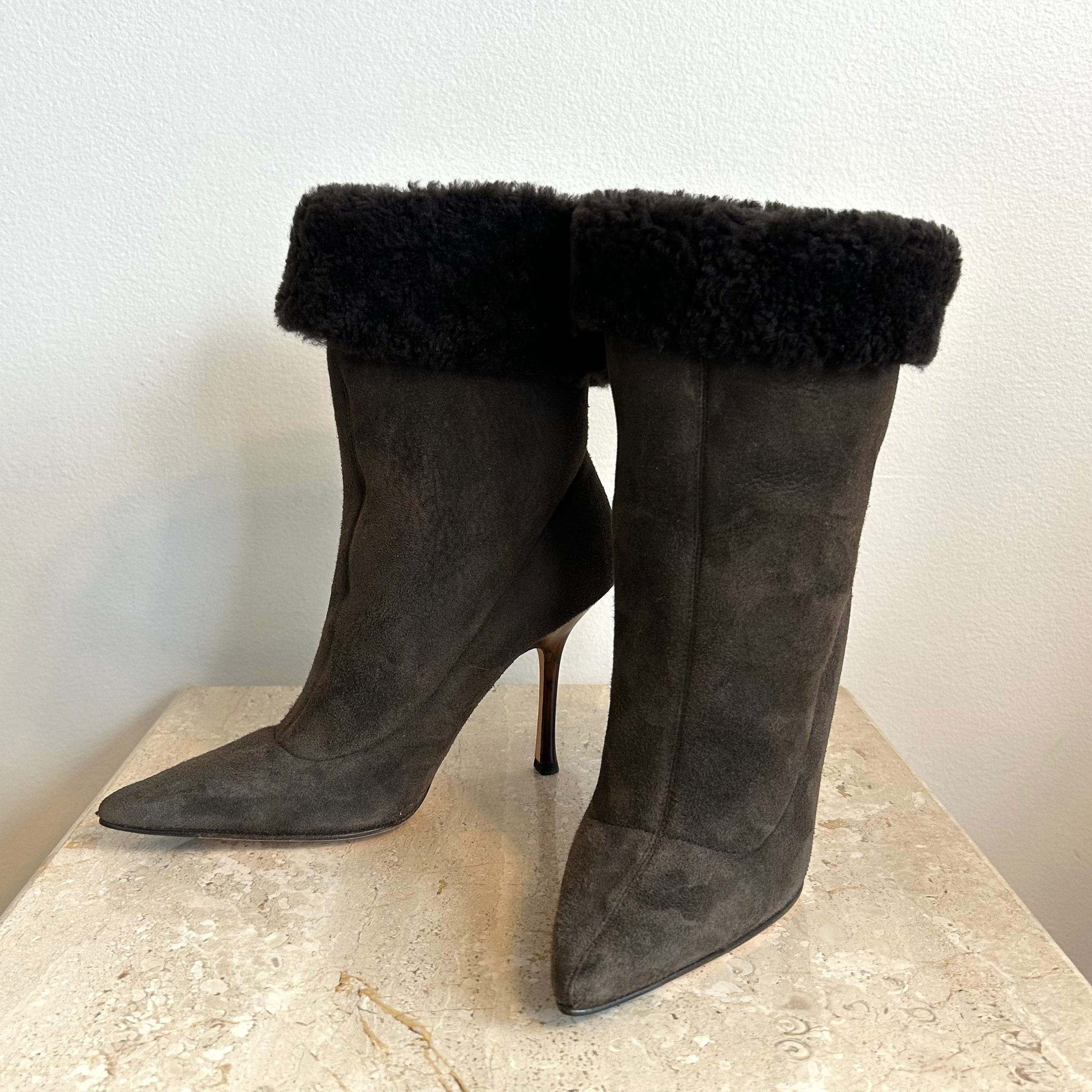 Pre-Owned JIMMY CHOO Coffee Shearling Pull-On Heeled Bootie - Size 36.5