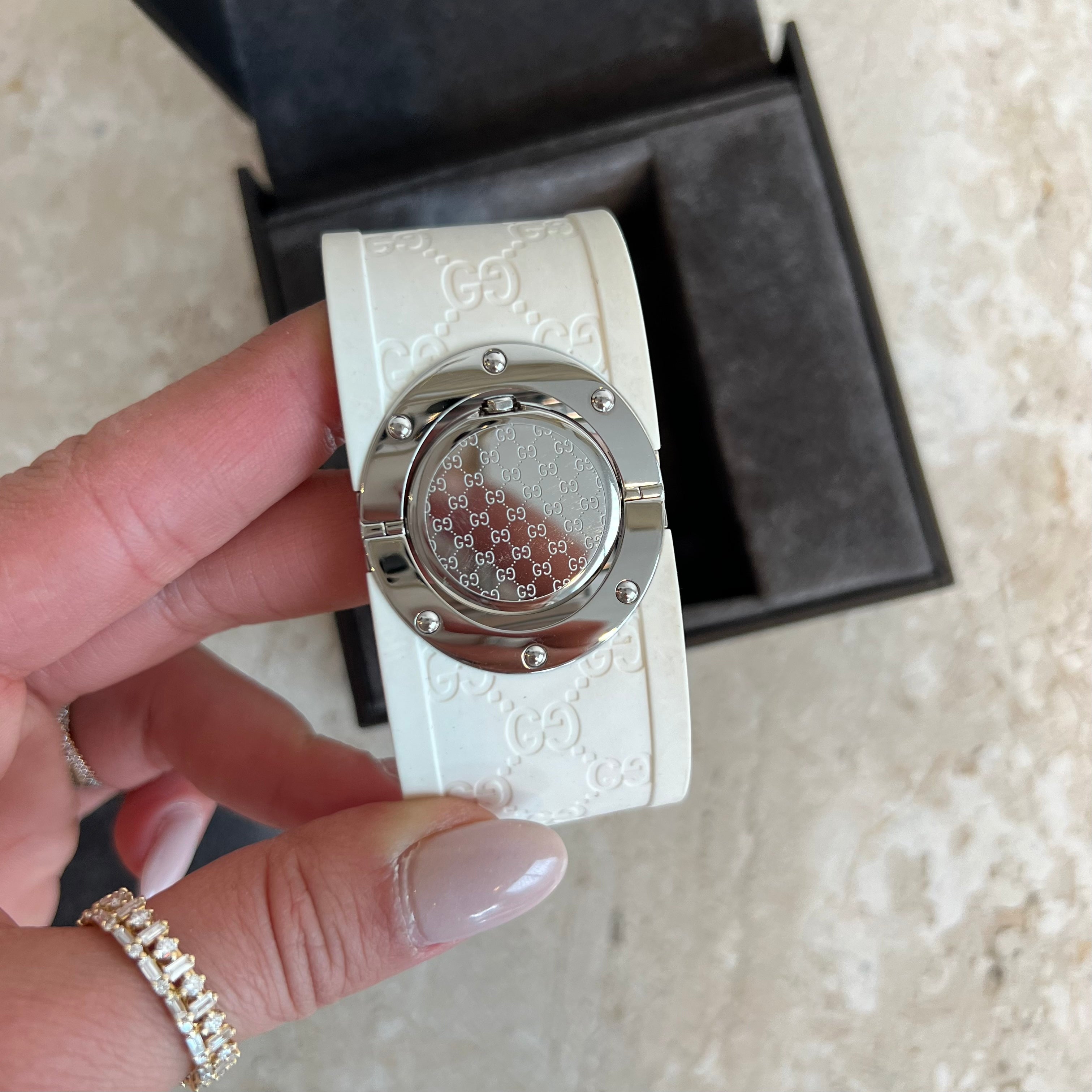 Pre-Owned GUCCI Women's The Twirl White Rubber and Stainless Steel Watch