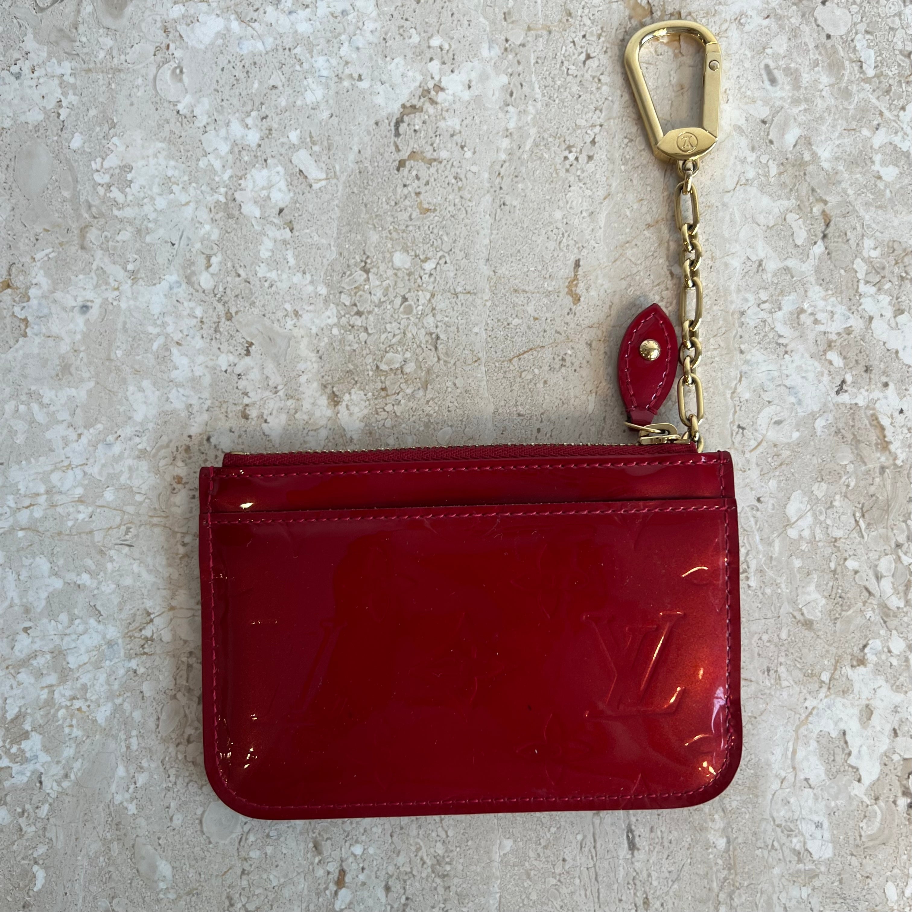 Pre-Owned LOUIS VUITTON Vernis Amarante Key Pouch/Cles