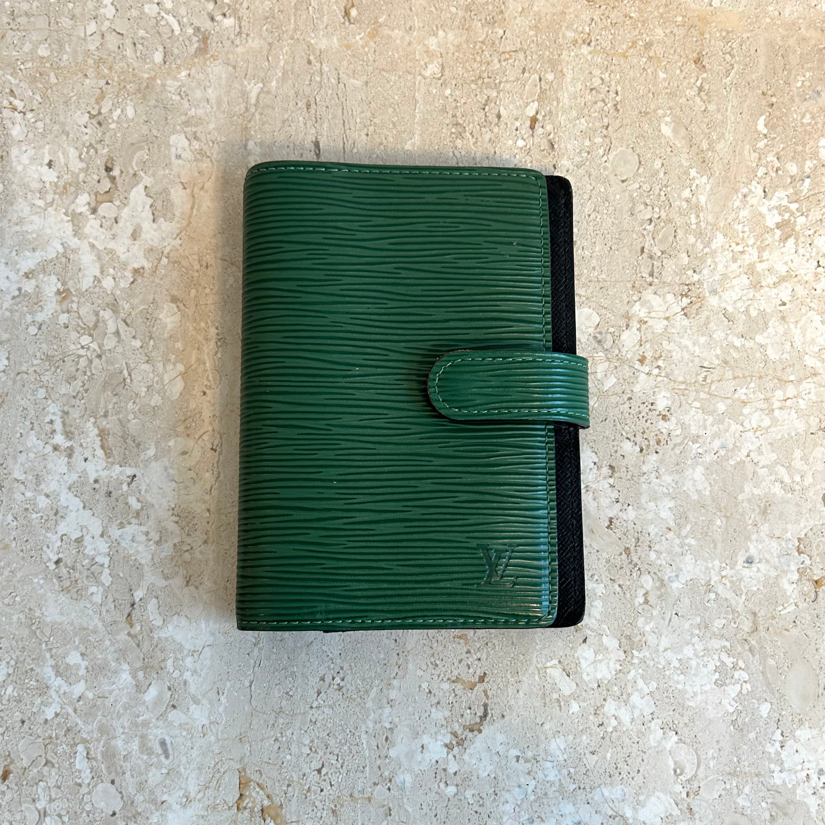 023 Pre-Owned Authentic Louis Vuitton Green Epi Leather Agenda PM Wall –  Thriftinghills LLC