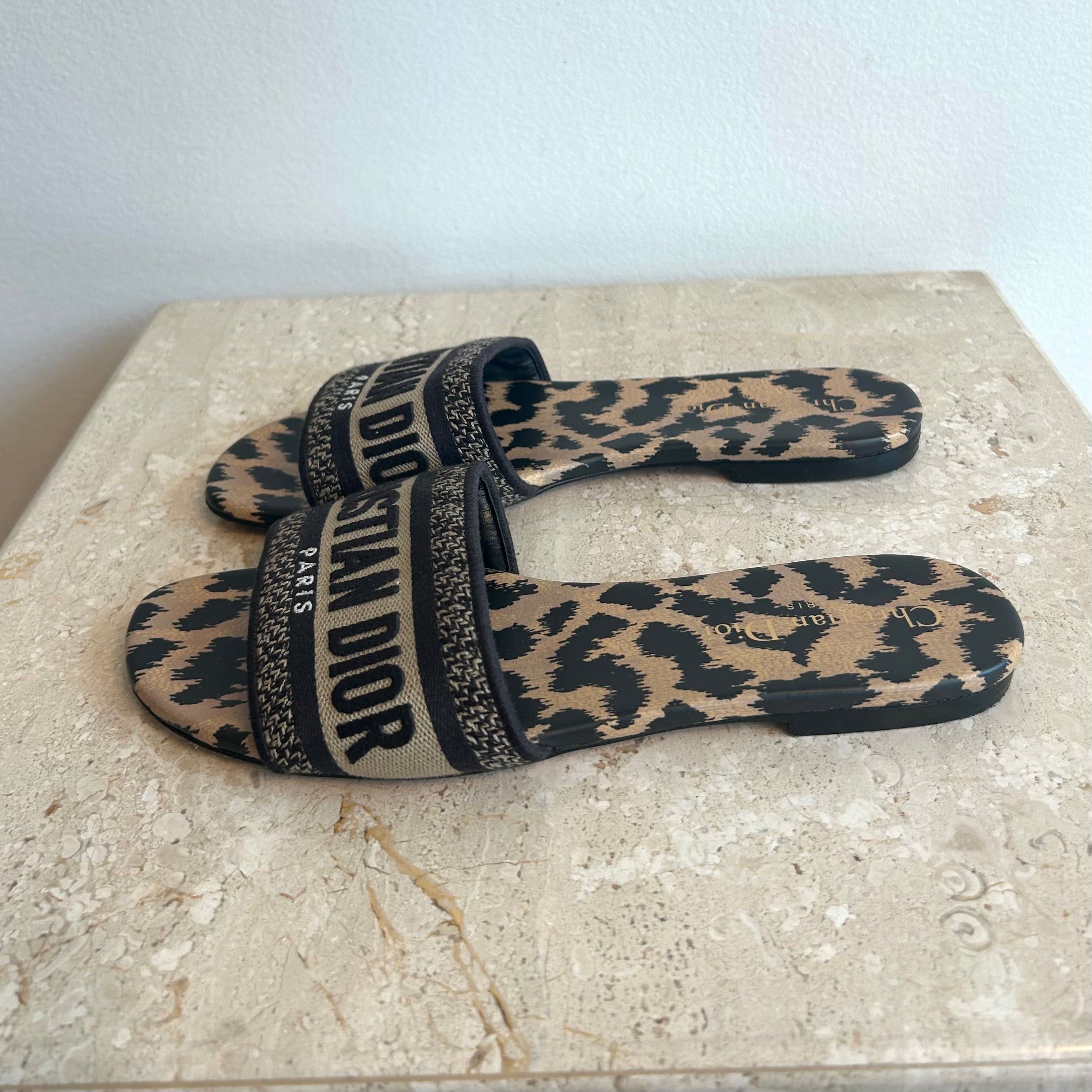 Pre-Owned CHRISTIAN DIOR Embroidered Leopard Print Dway Slides - Size 37