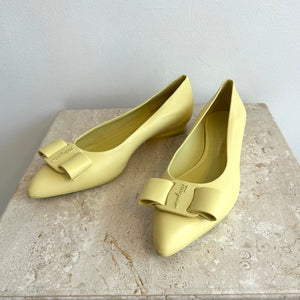 Pre-Owned SALVATORE FERRAGAMO Yellow Bow Flats - Size 8.5