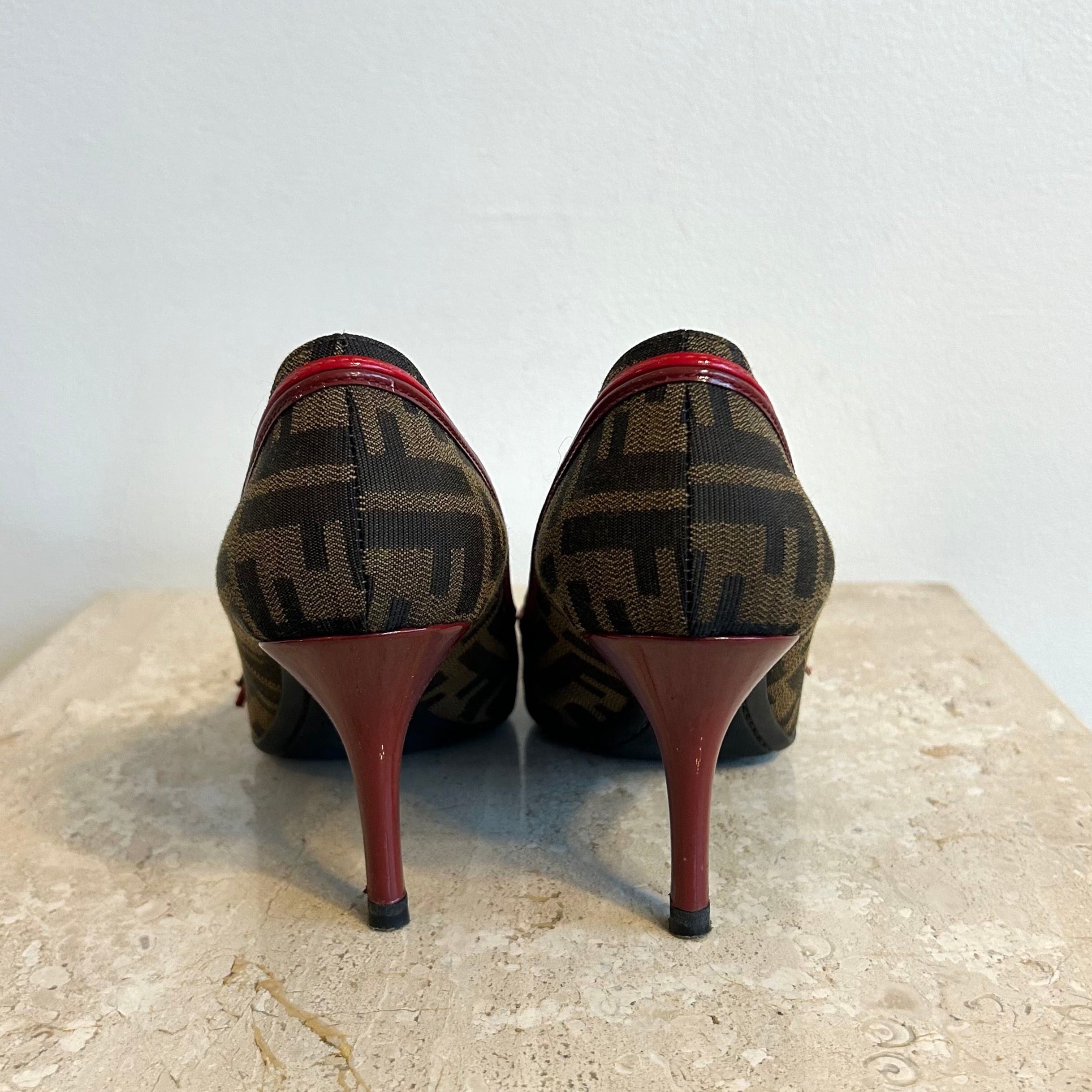 Pre-Owned FENDI Zucca Print Red Bow Pumps - Size 39