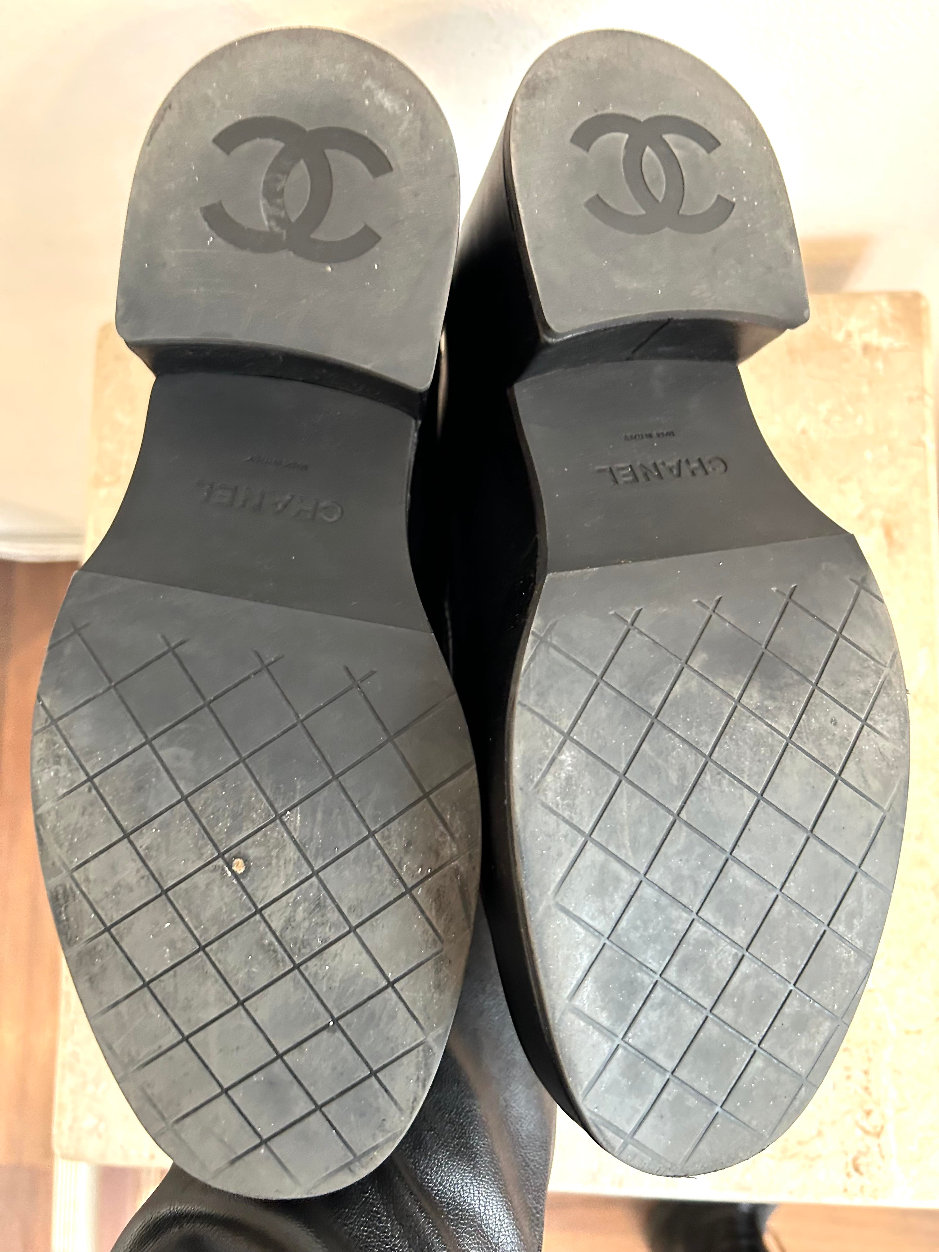 Pre-Owned CHANEL 2022 Black Lambskin Platform Loafer - Size 39