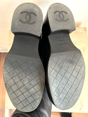 Pre-Owned CHANEL 2022 Black Lambskin Platform Loafer - Size 39