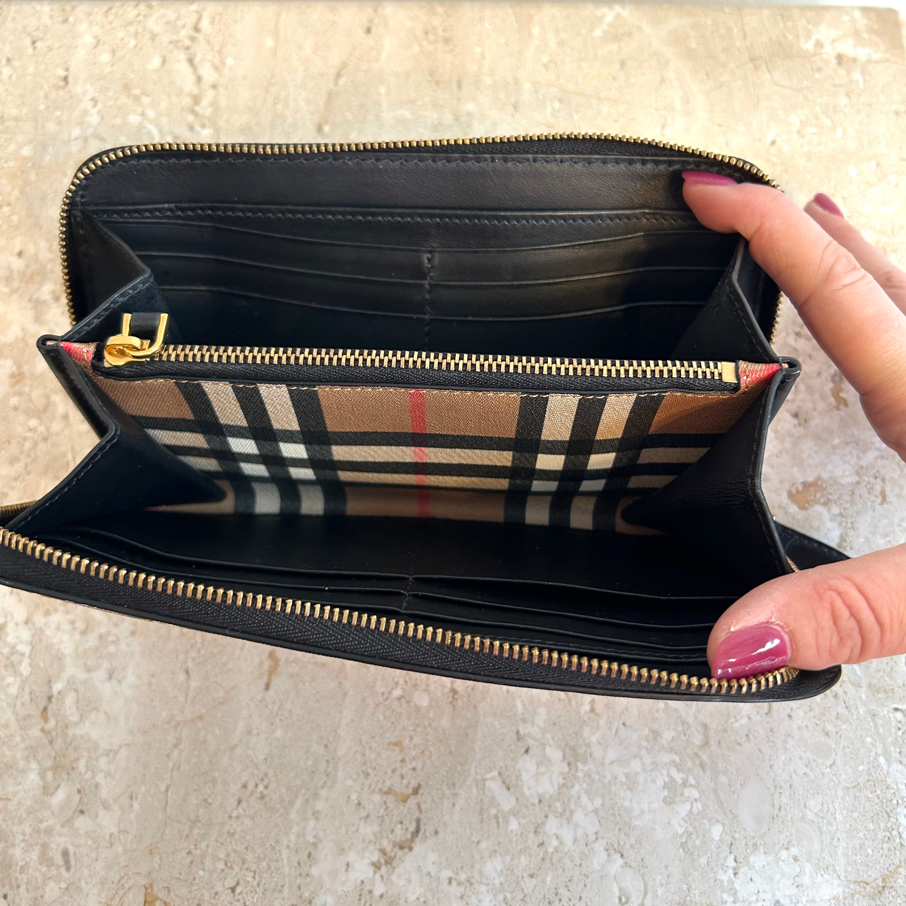 Pre-Owned BURBERRY Elmore Vintage Check Zip Around Wallet