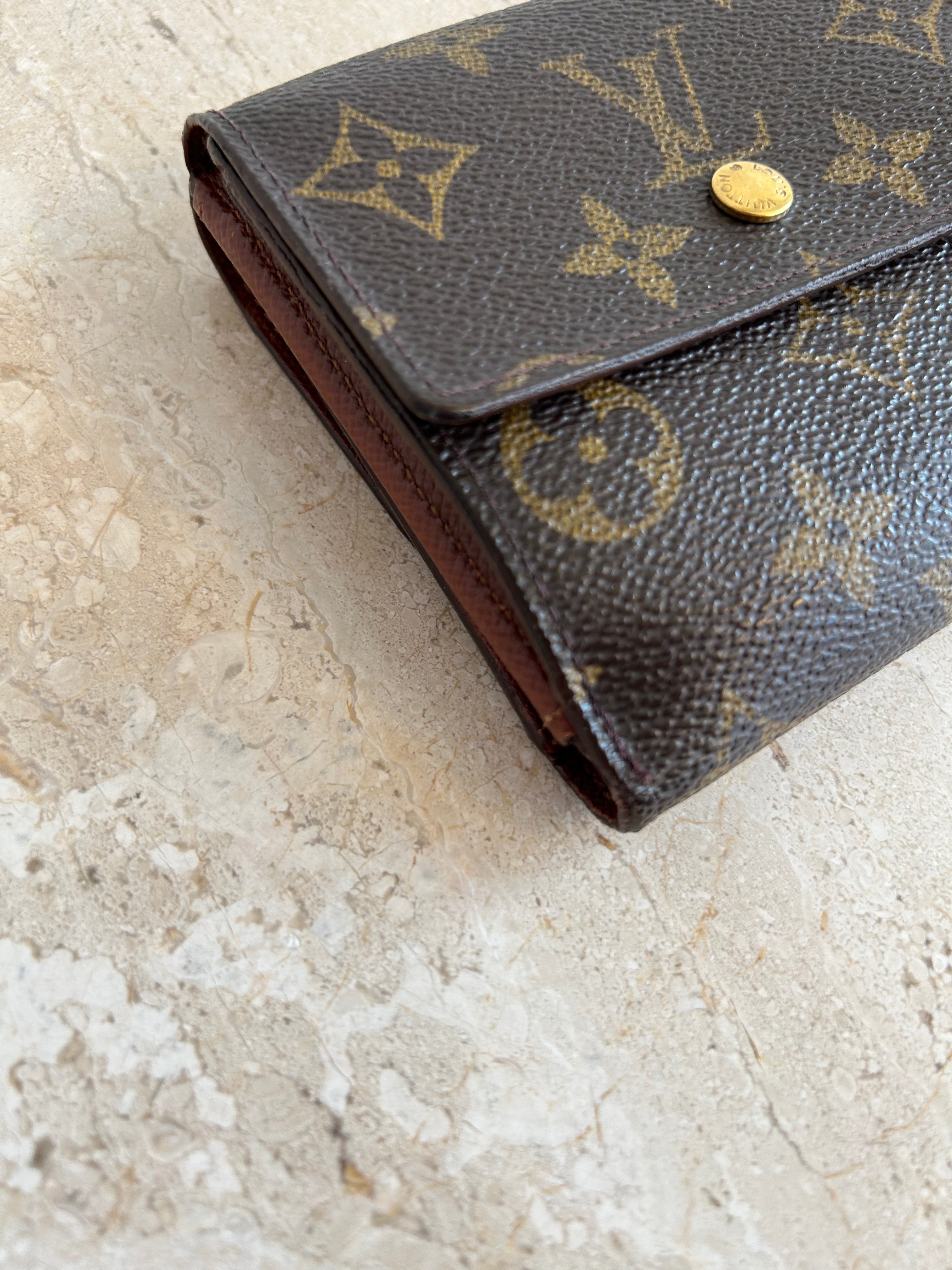 Pre-Owned LOUIS VUITTON Monogram Elise Wallet