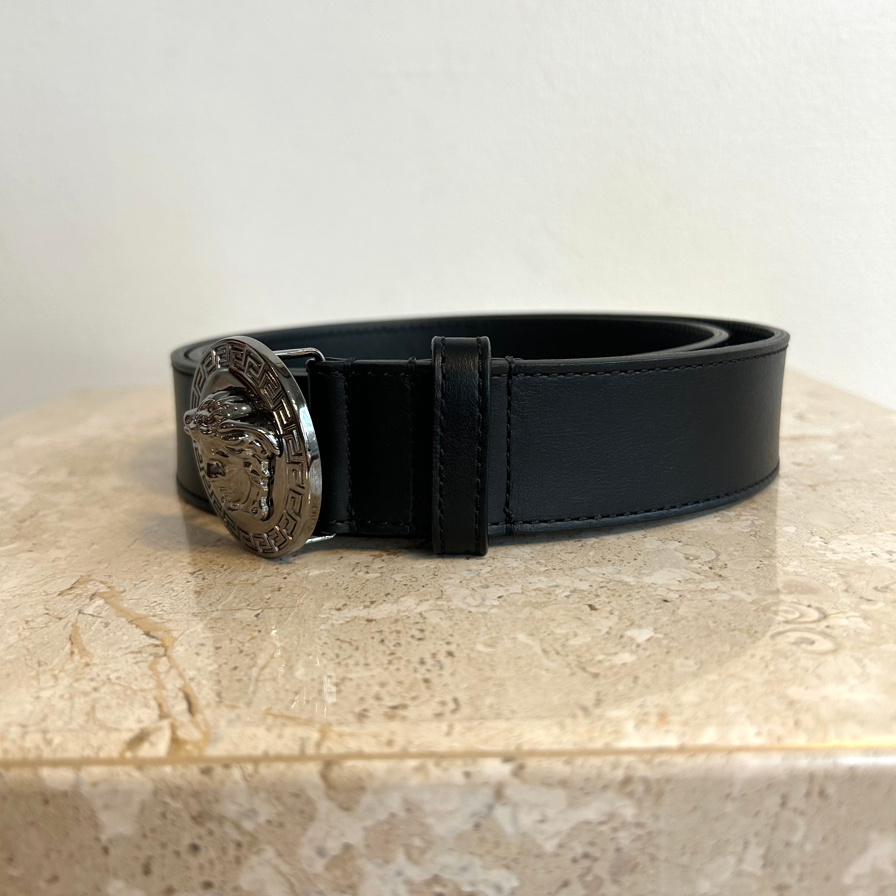 Pre-Owned VERSACE Classic Medusa Black Leather Belt - Size 100/40